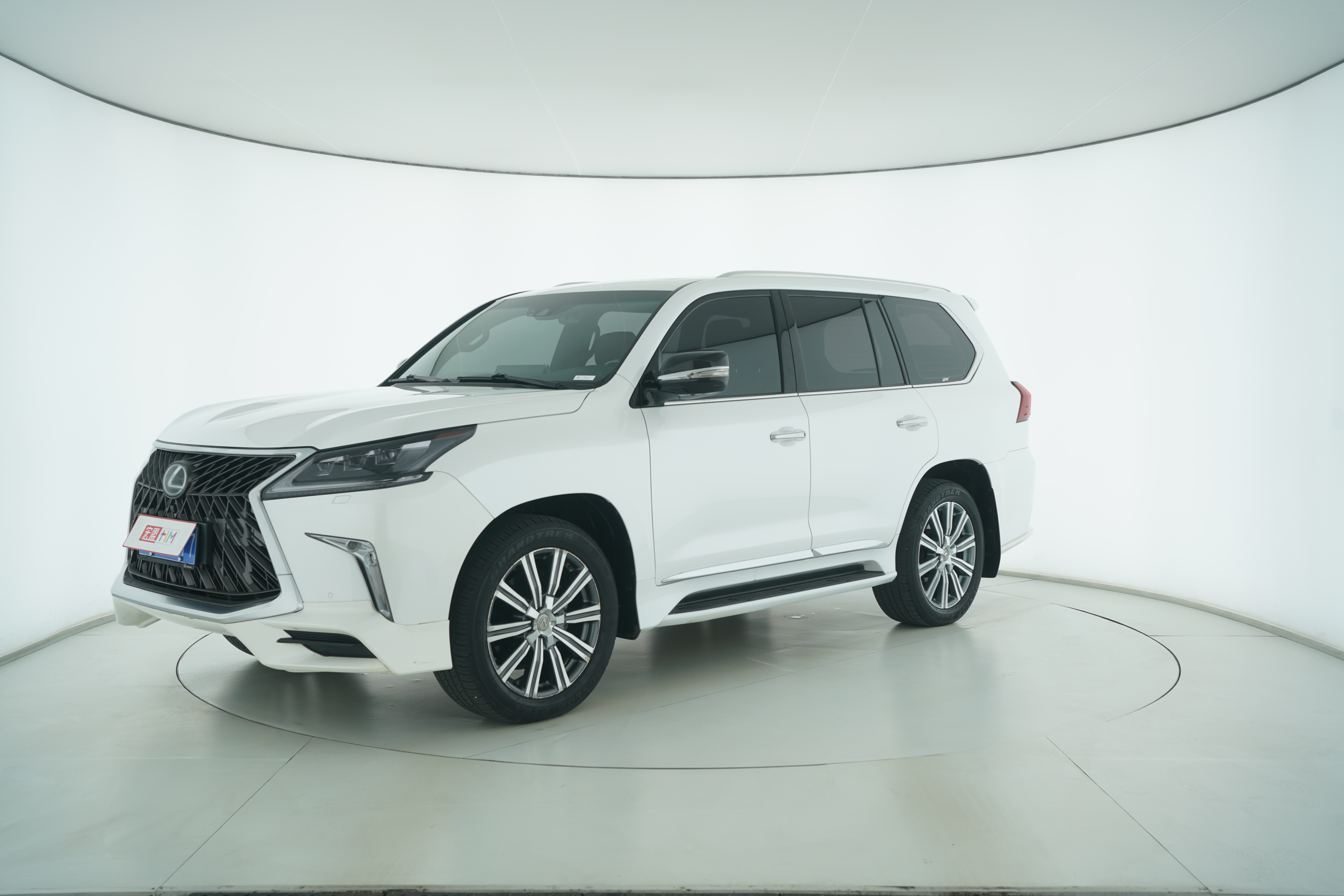 Lexus LX 2017 — фото 1