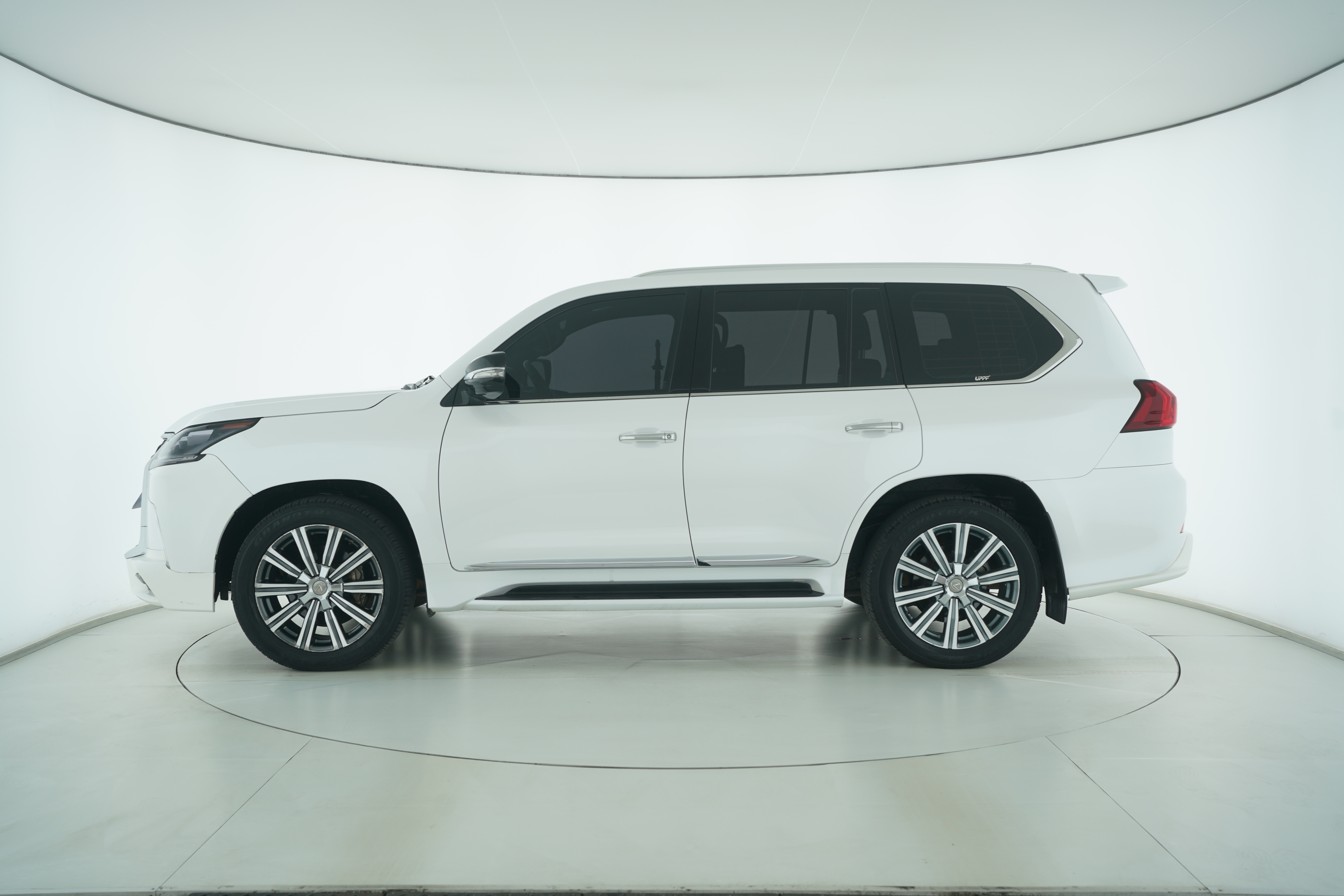 Lexus LX 2017 — фото 7