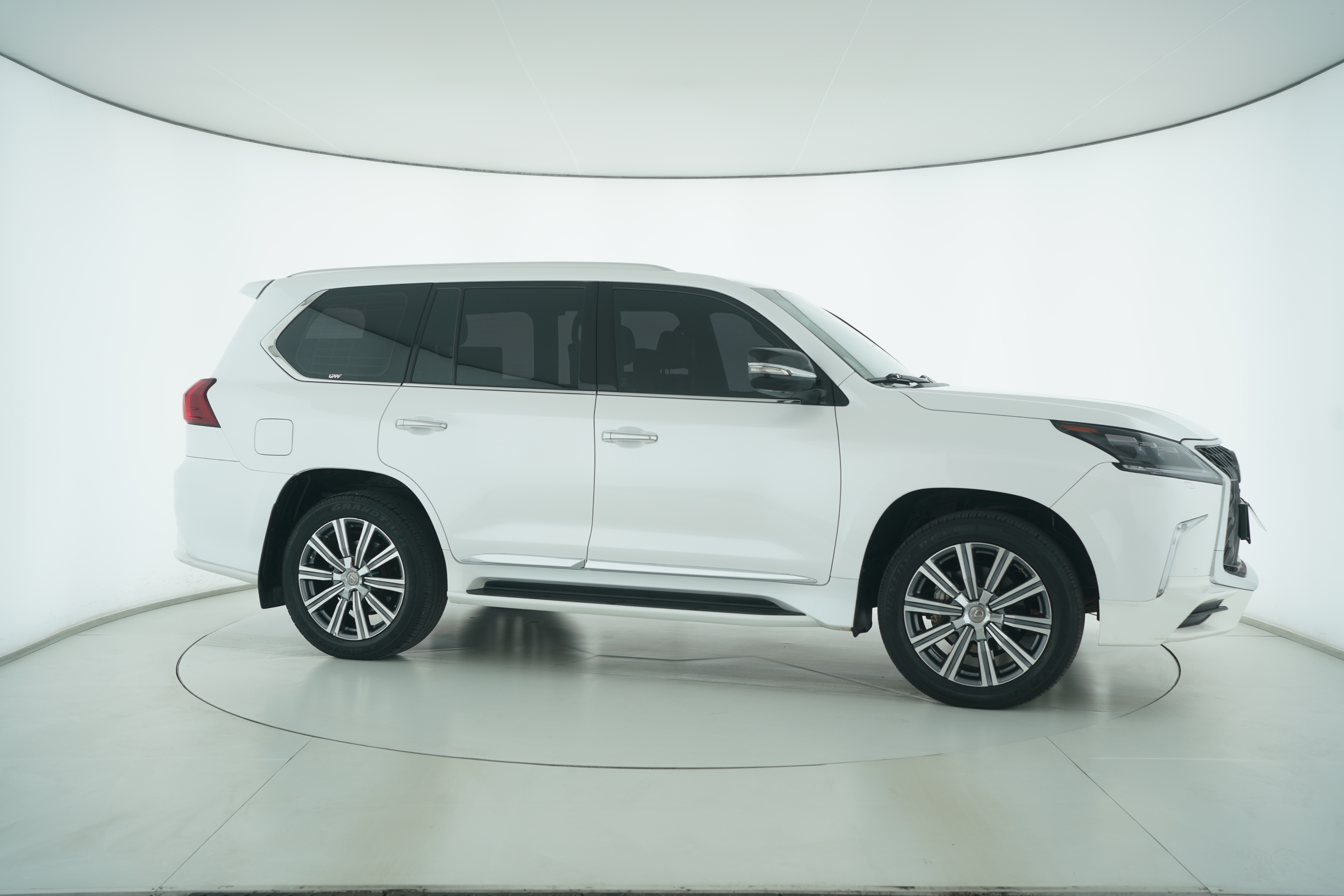 Lexus LX 2017 — фото 8
