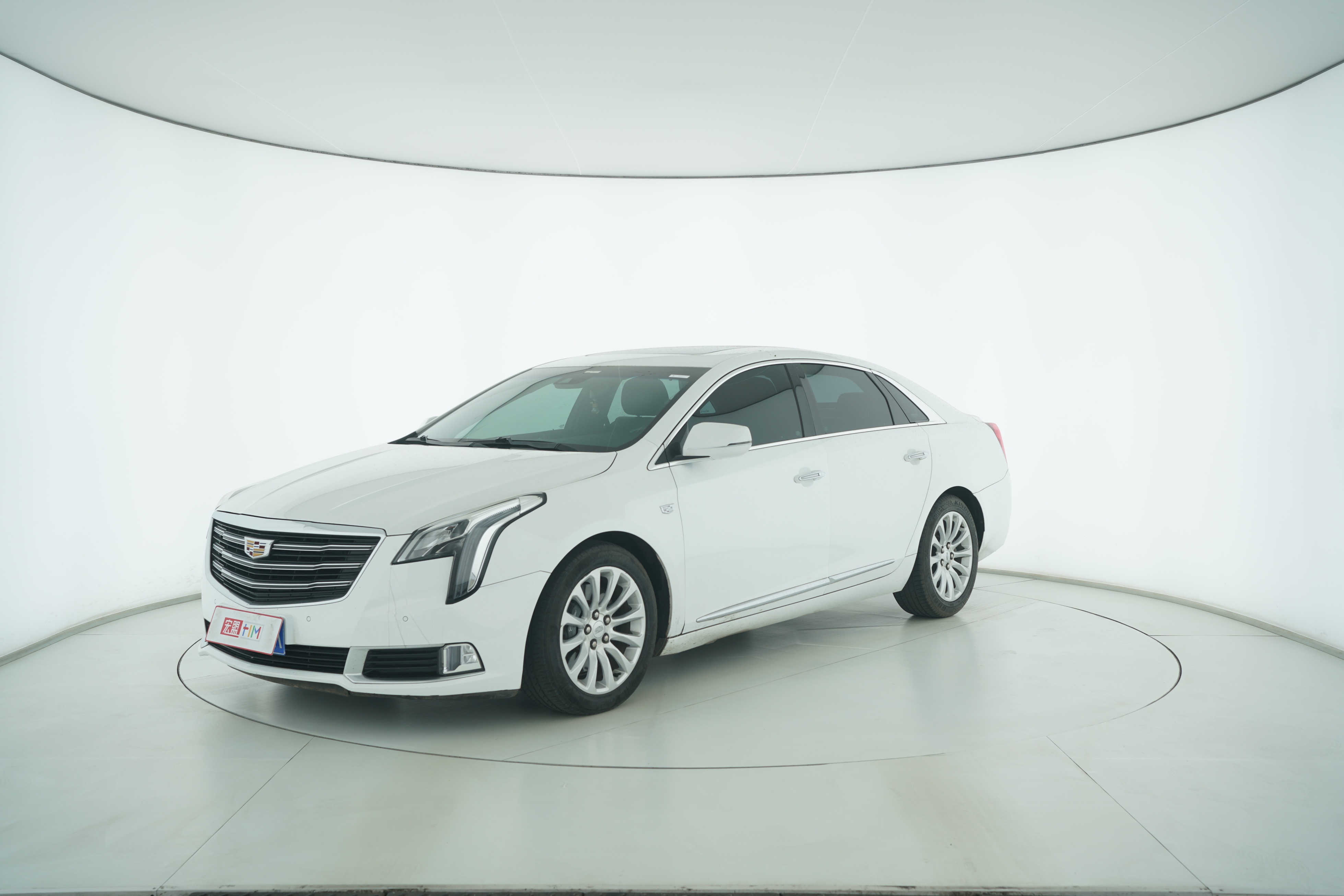 Cadillac XTS 2018 — фото 1