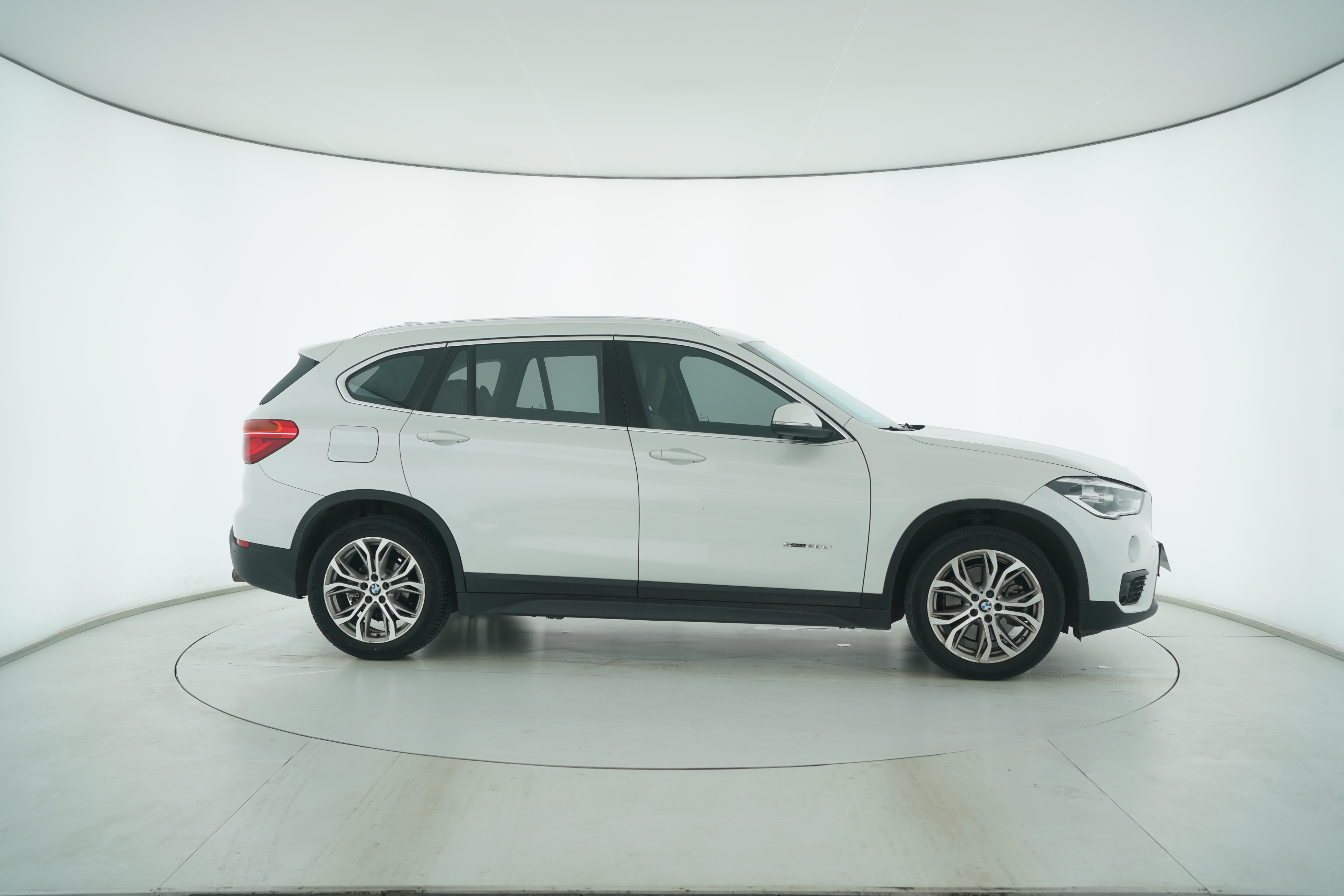 BMW X1 2018 — фото 8
