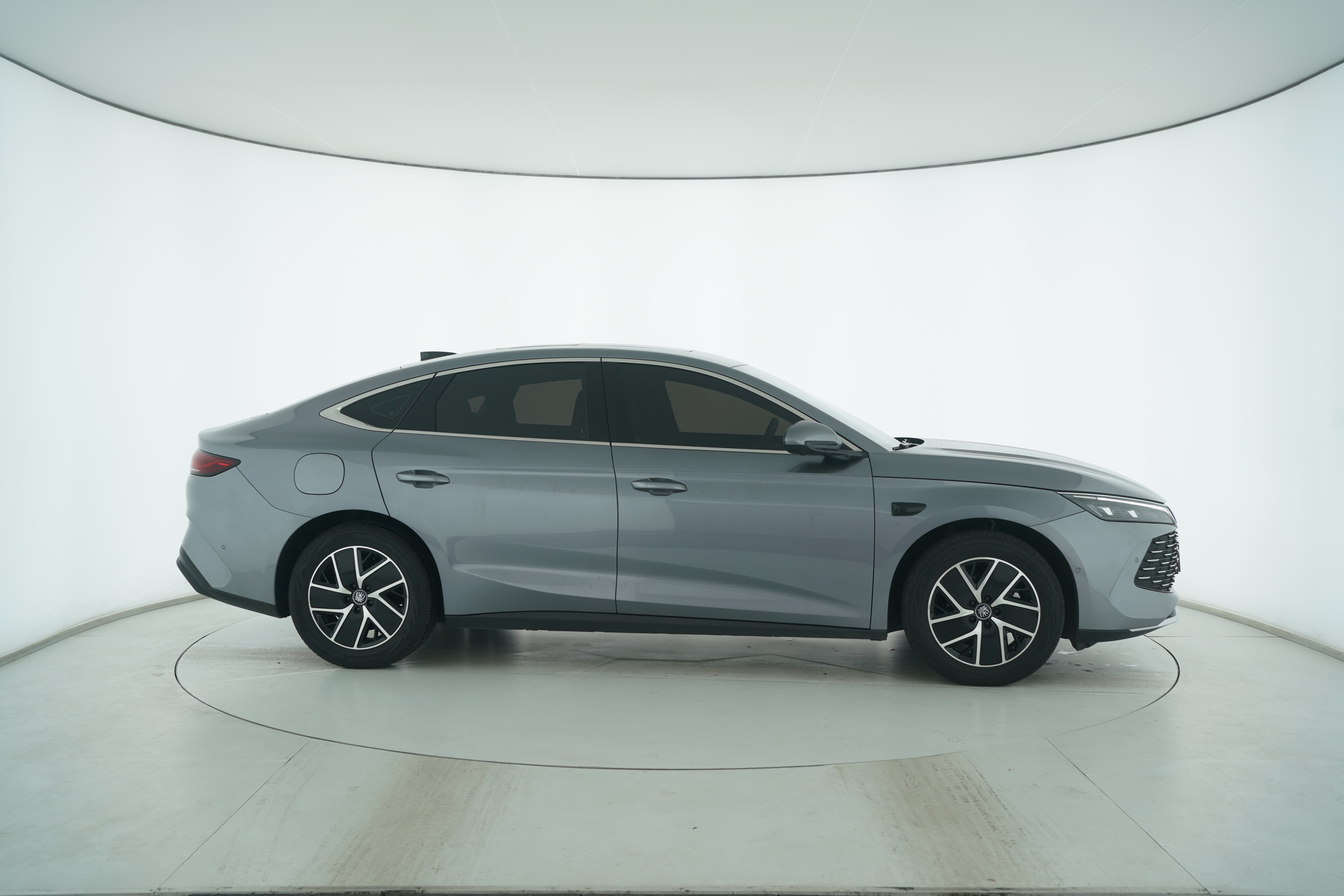 BYD QIN PLUS Hybrid 2025 — фото 8
