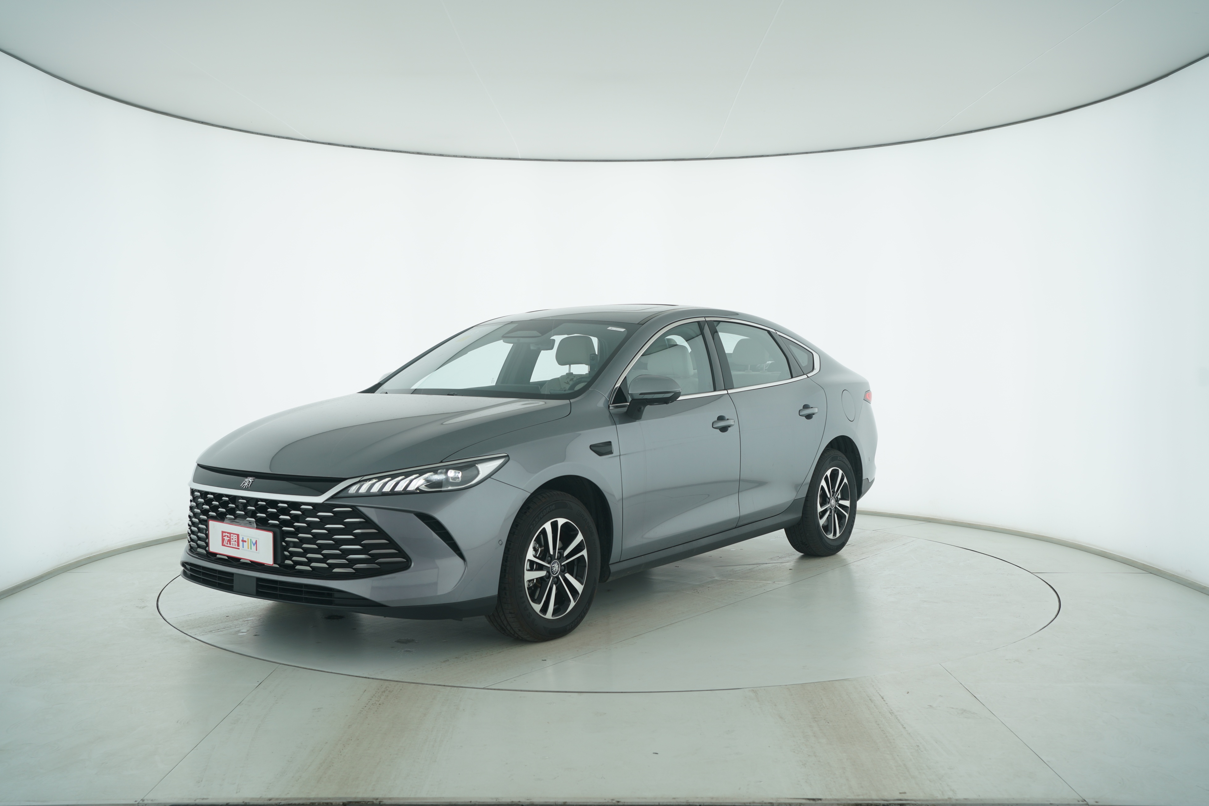 BYD QIN PLUS Hybrid 2025 — фото 1