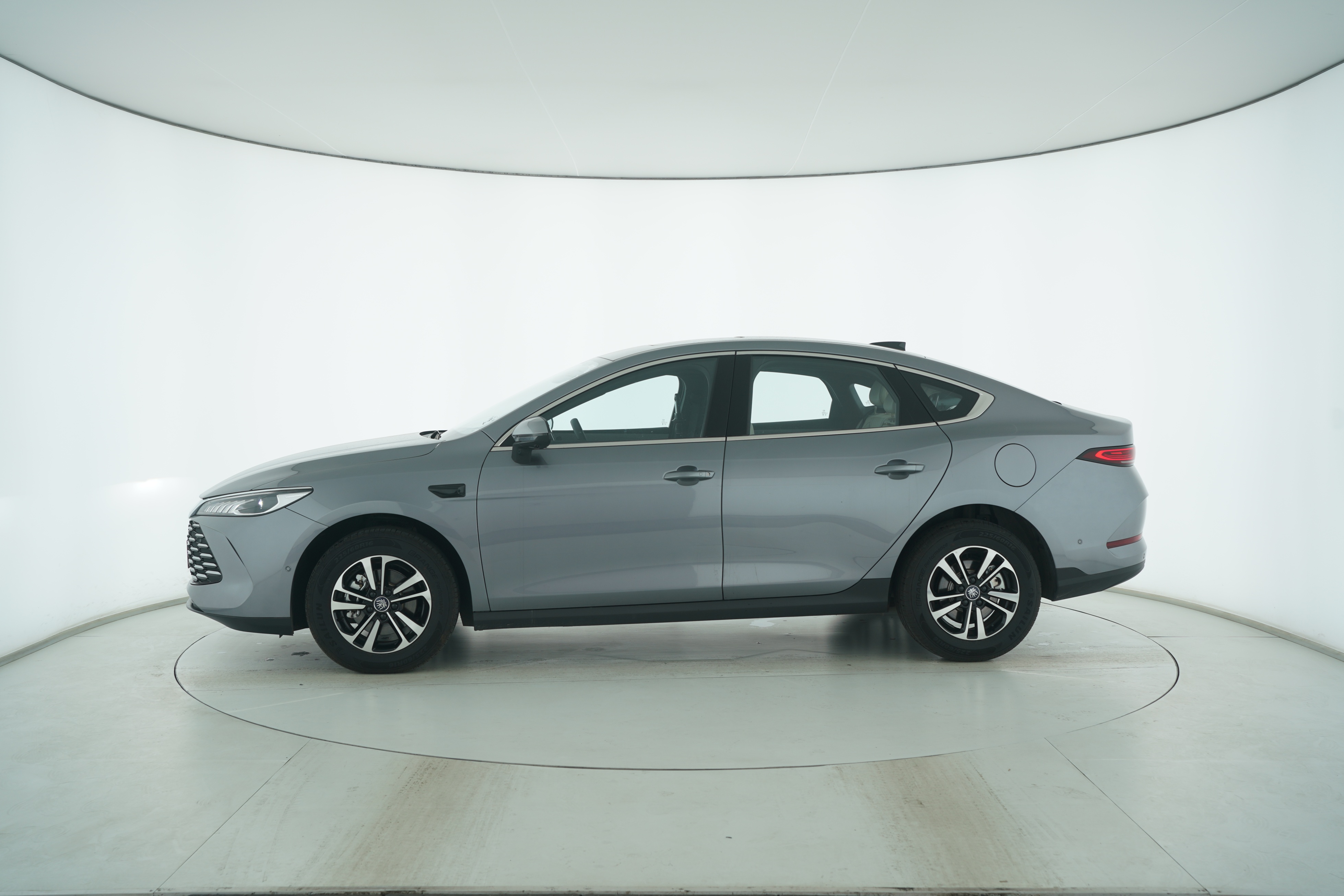 BYD QIN PLUS Hybrid 2025 — фото 7