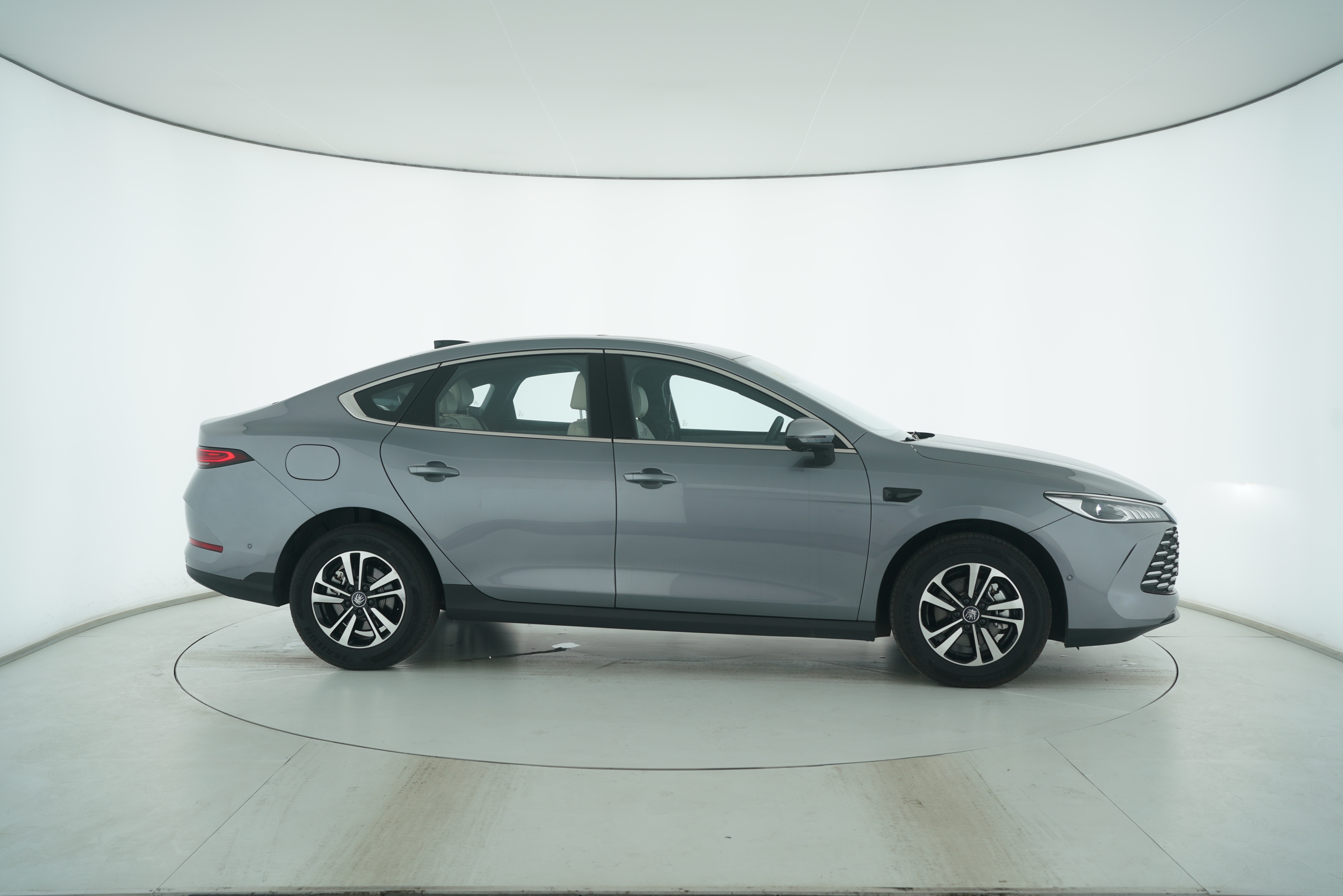 BYD QIN PLUS Hybrid 2025 — фото 8