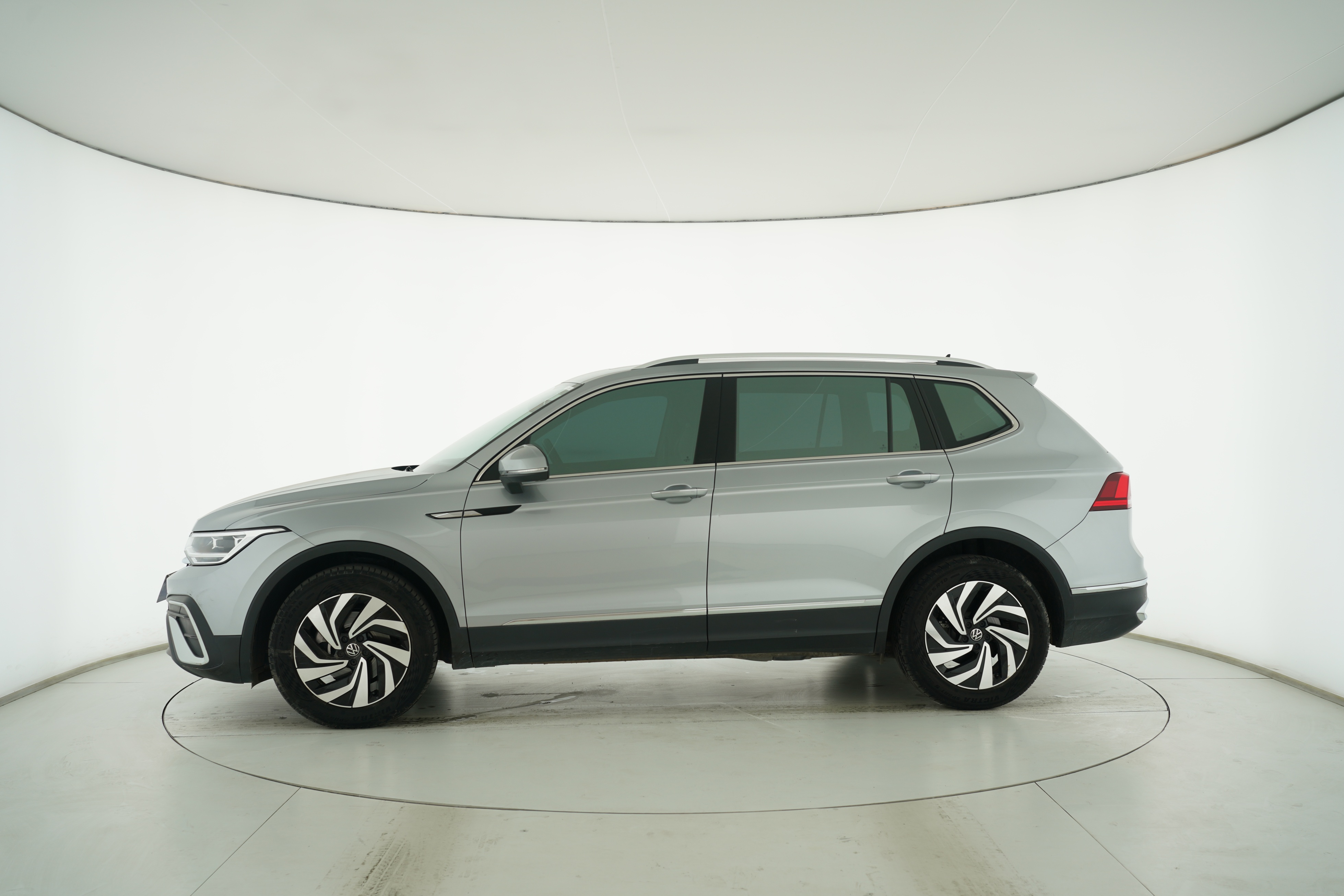Volkswagen Tiguan L 2021 — фото 7