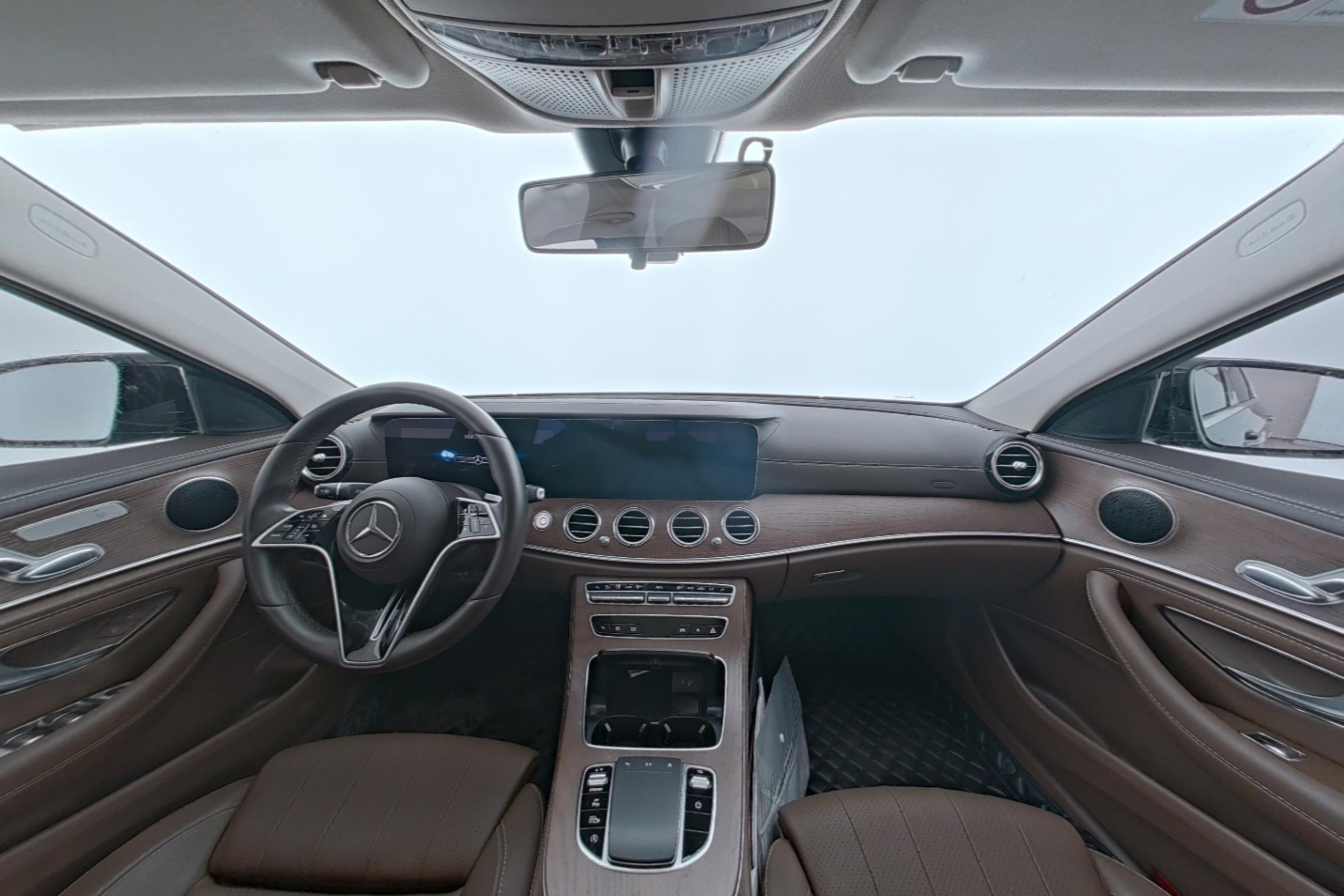 Mercedes Benz E-Class 2023 — фото 9