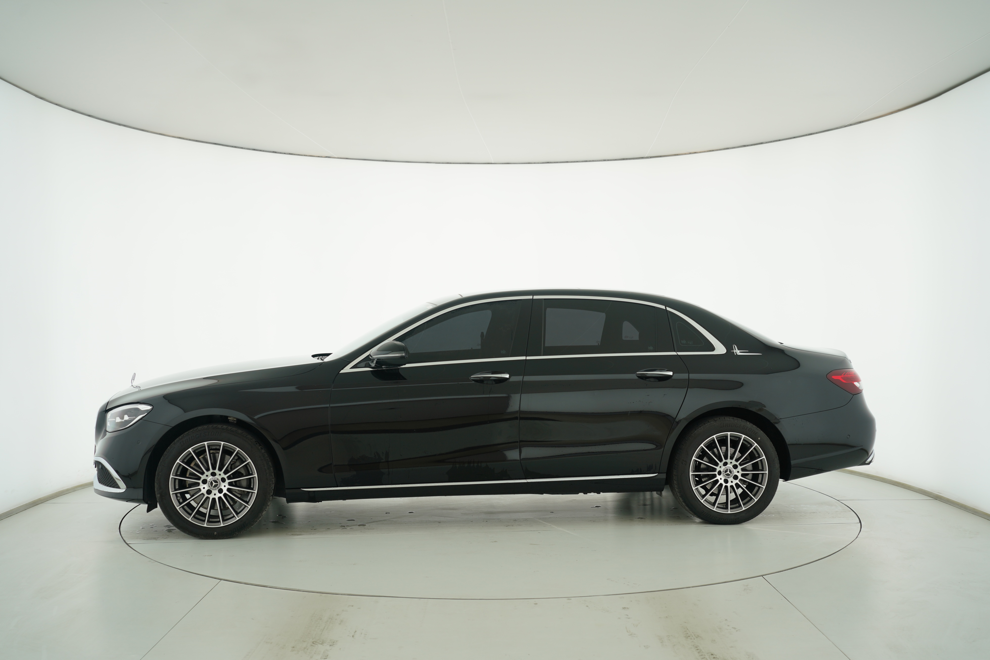 Mercedes Benz E-Class 2023 — фото 7