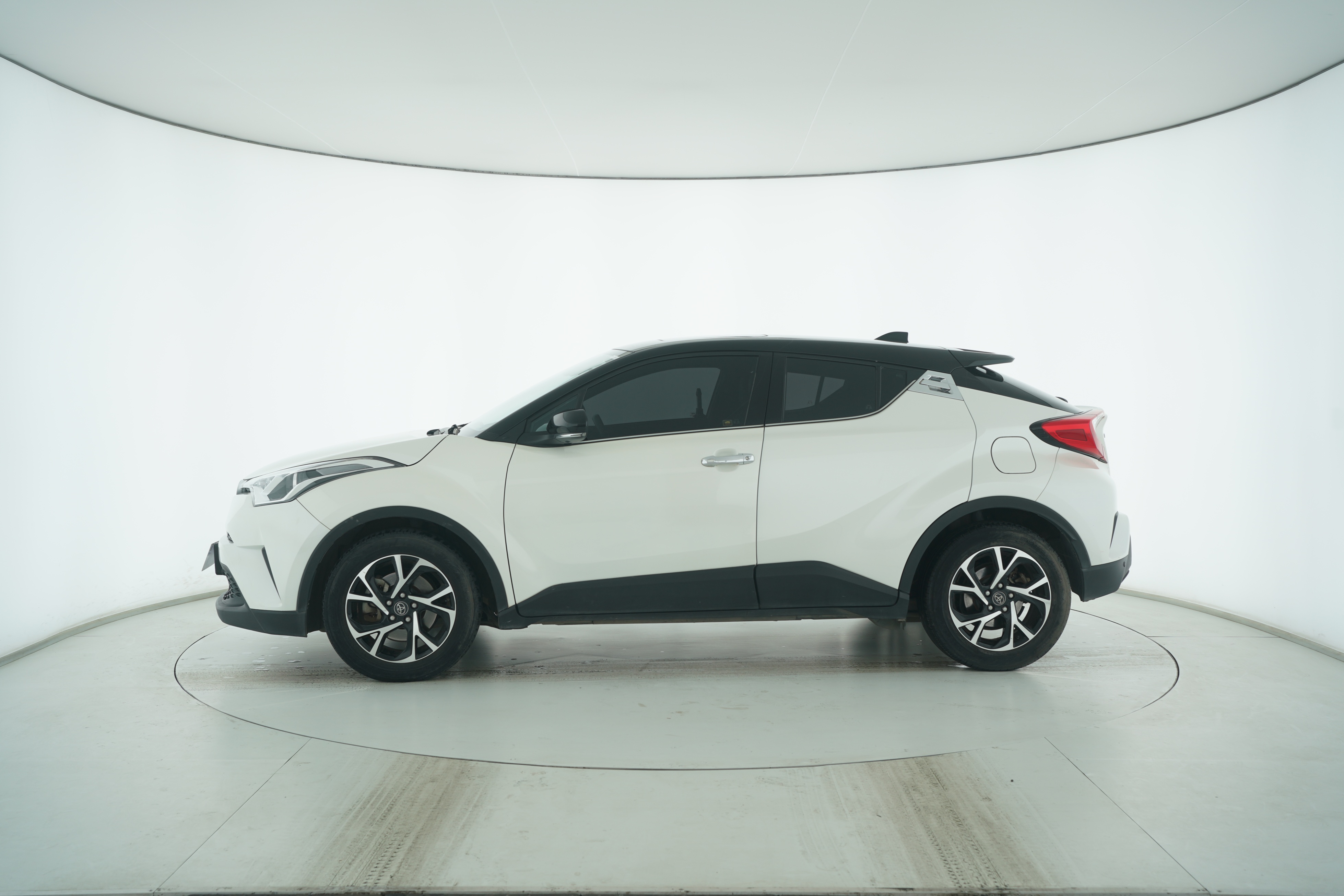 Toyota C-HR 2020 — фото 7