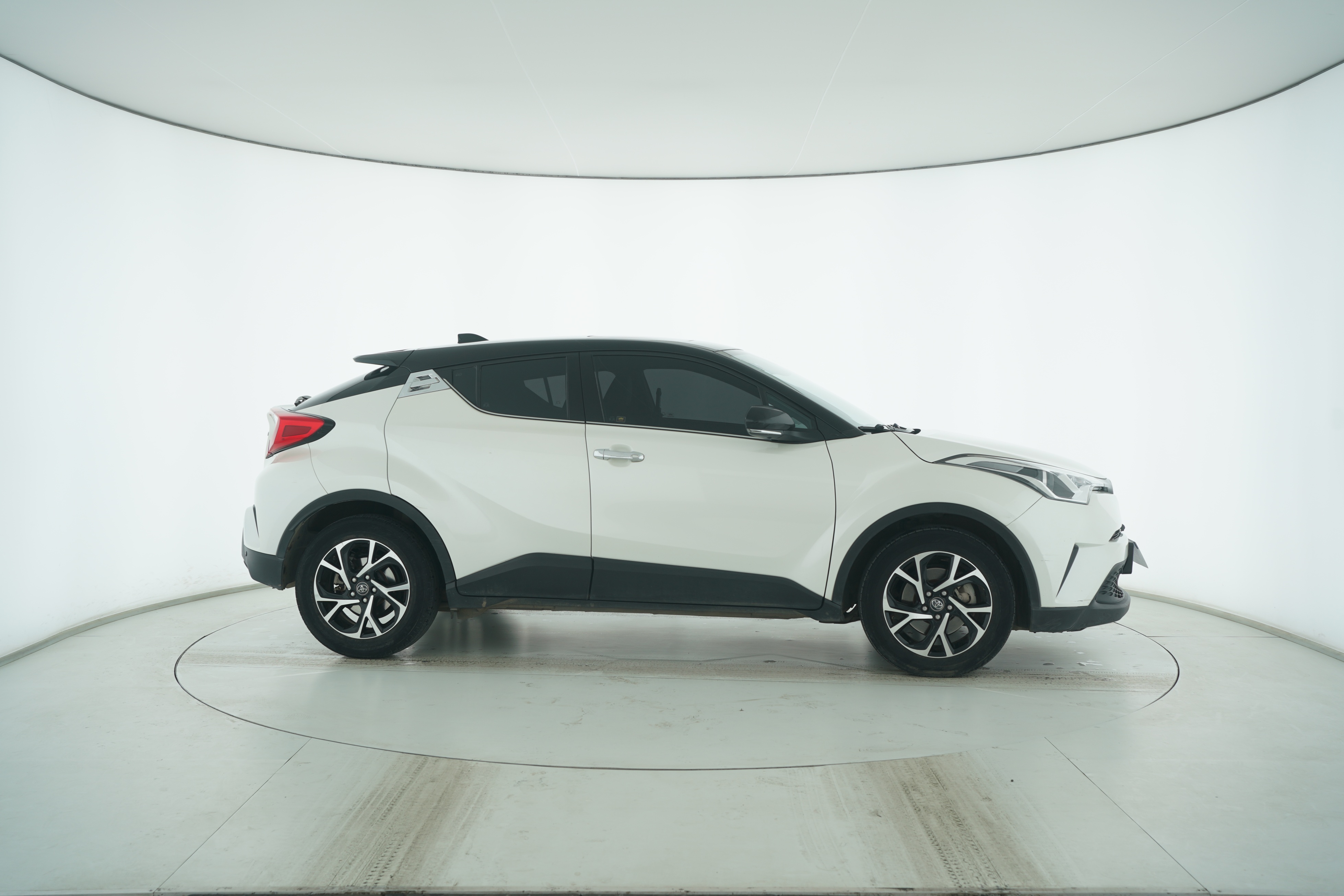 Toyota C-HR 2020 — фото 8