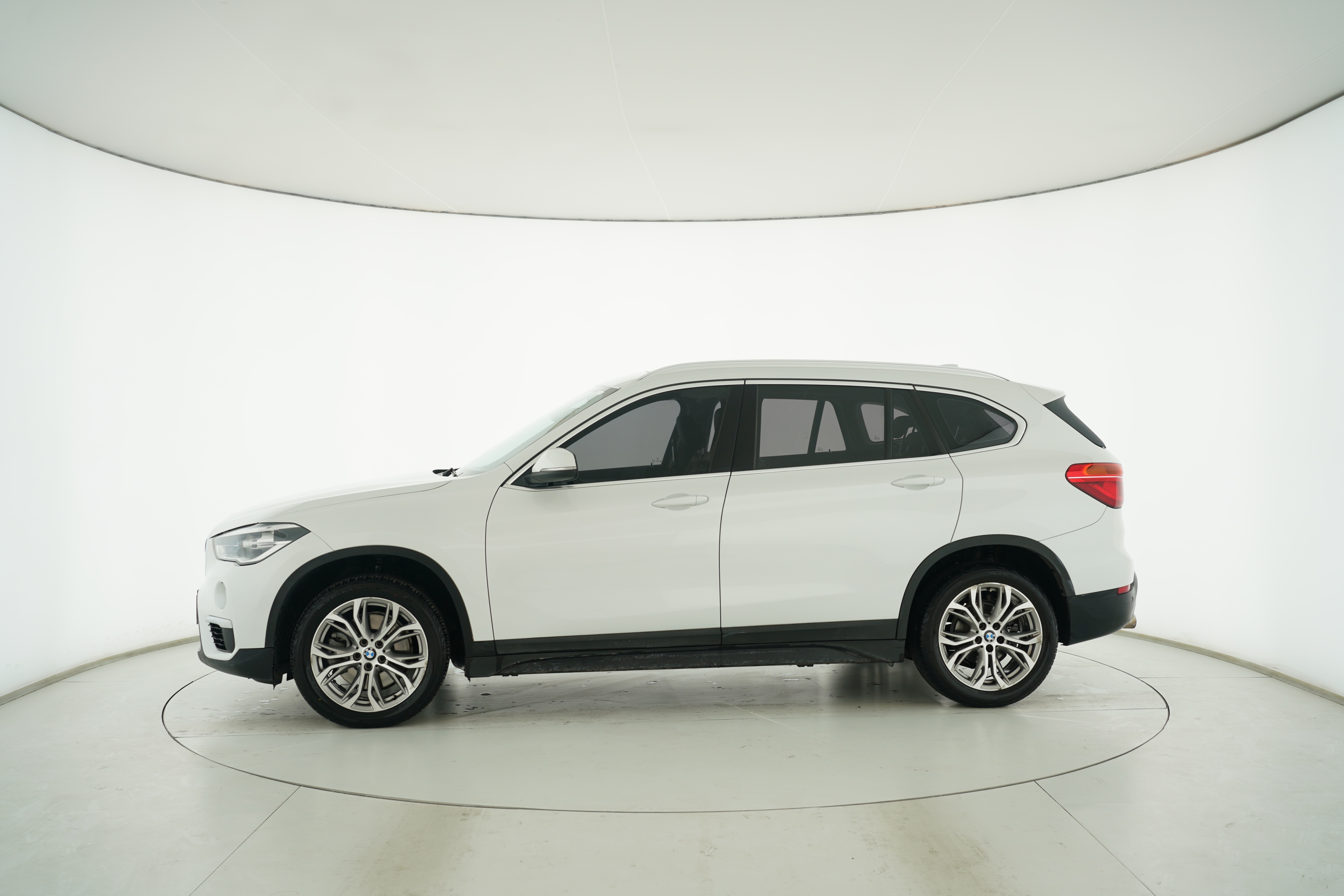 BMW X1 2019 — фото 7