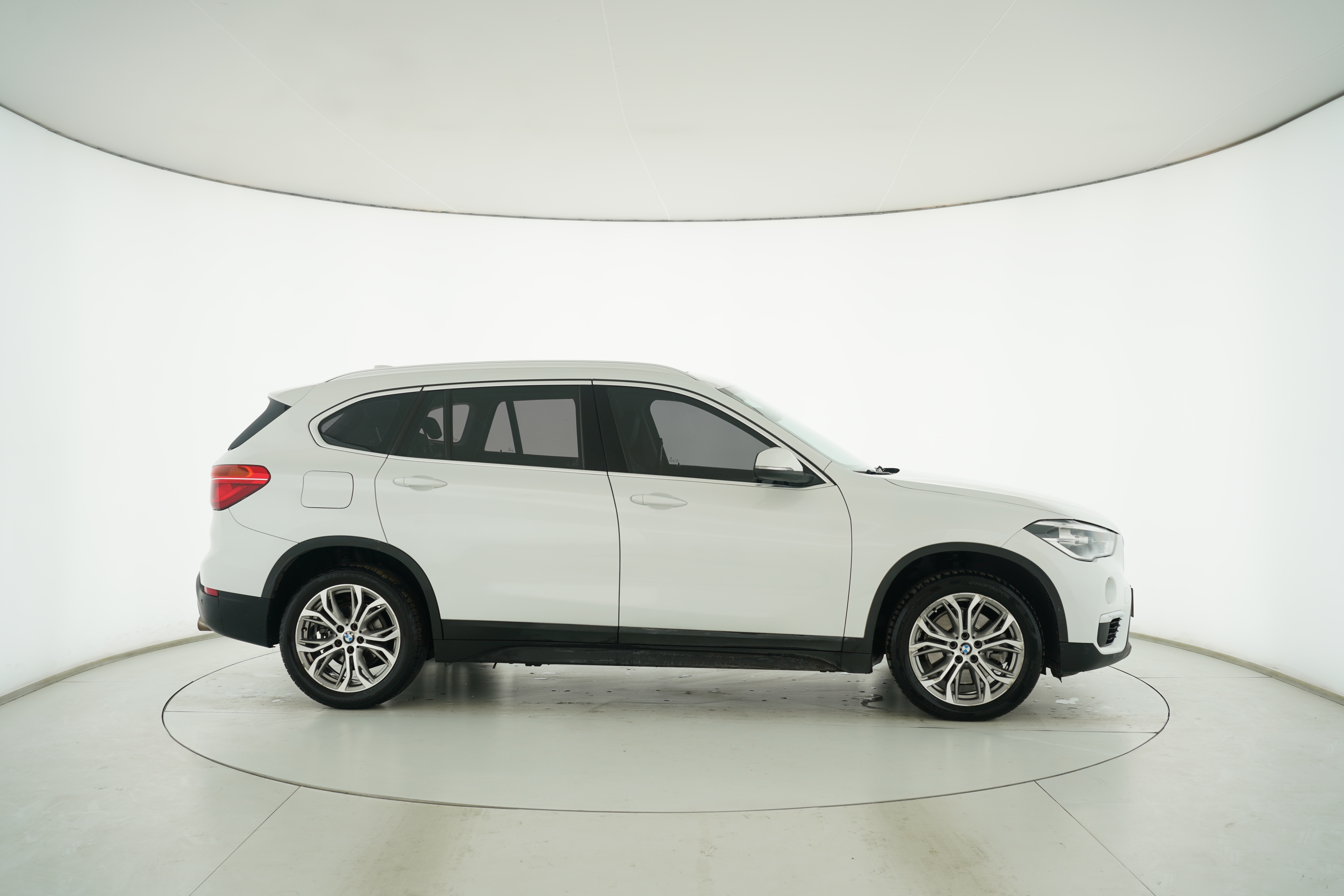 BMW X1 2019 — фото 8