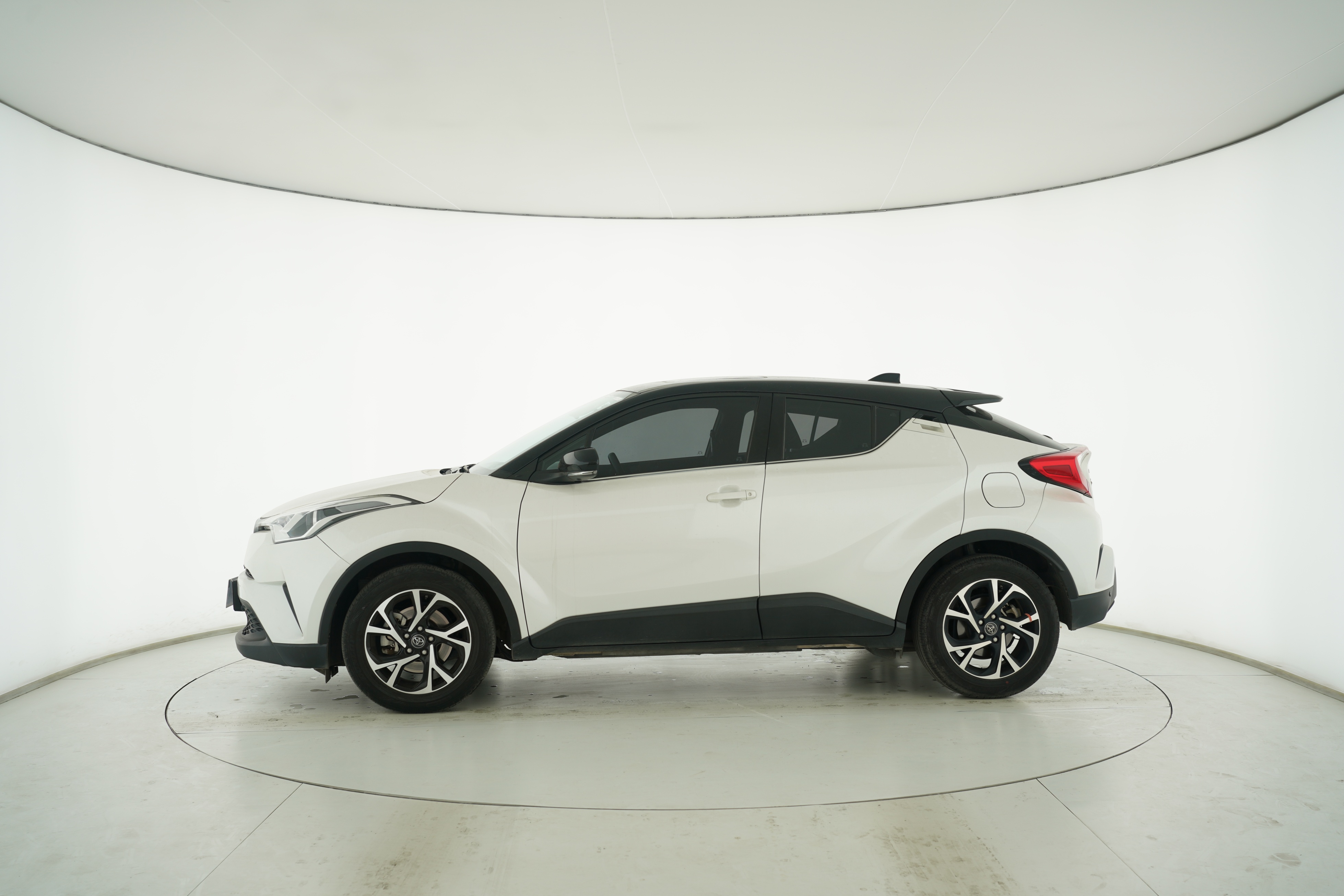 Toyota C-HR 2020 — фото 7