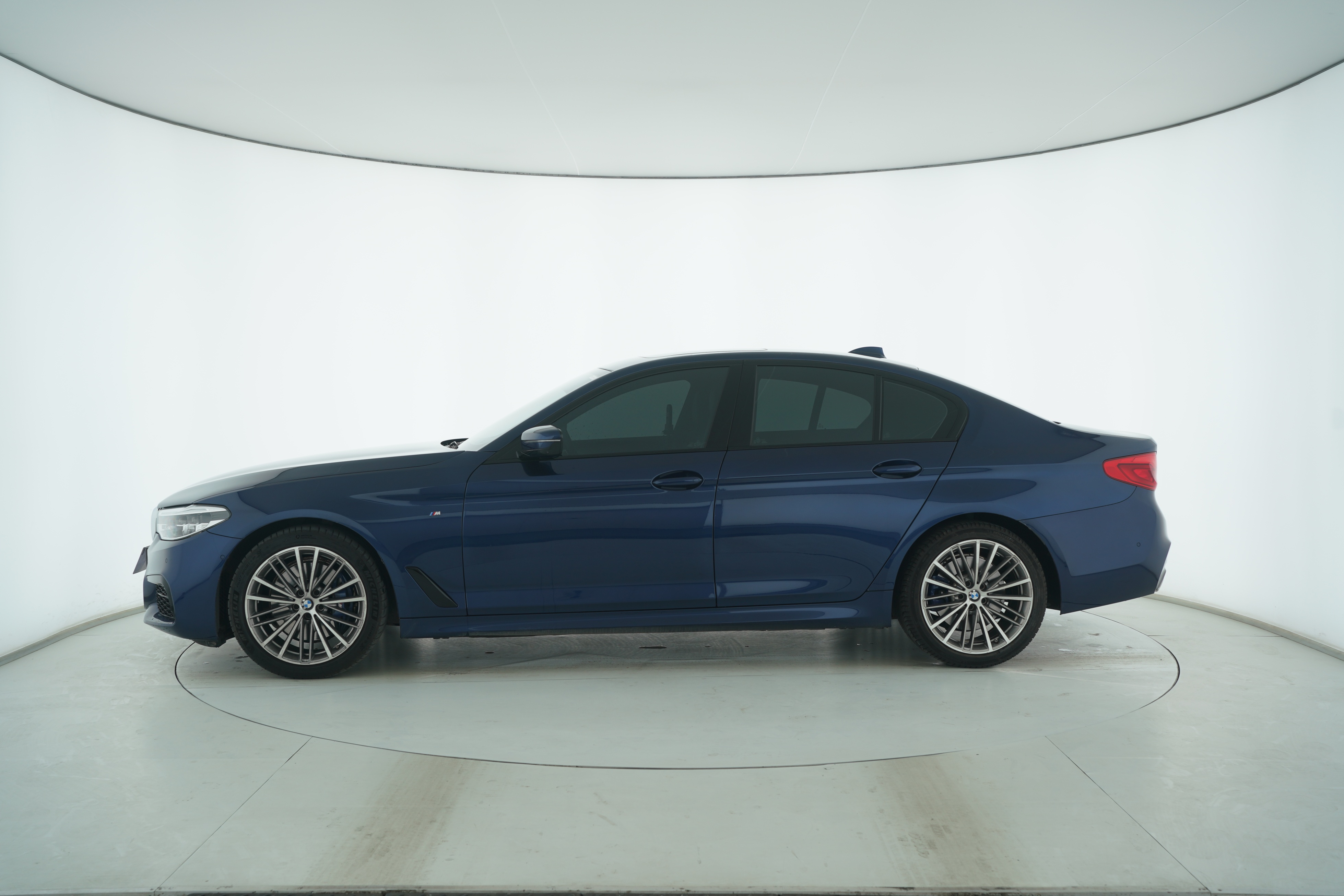 BMW 5 Series (Import) 2020 — фото 7