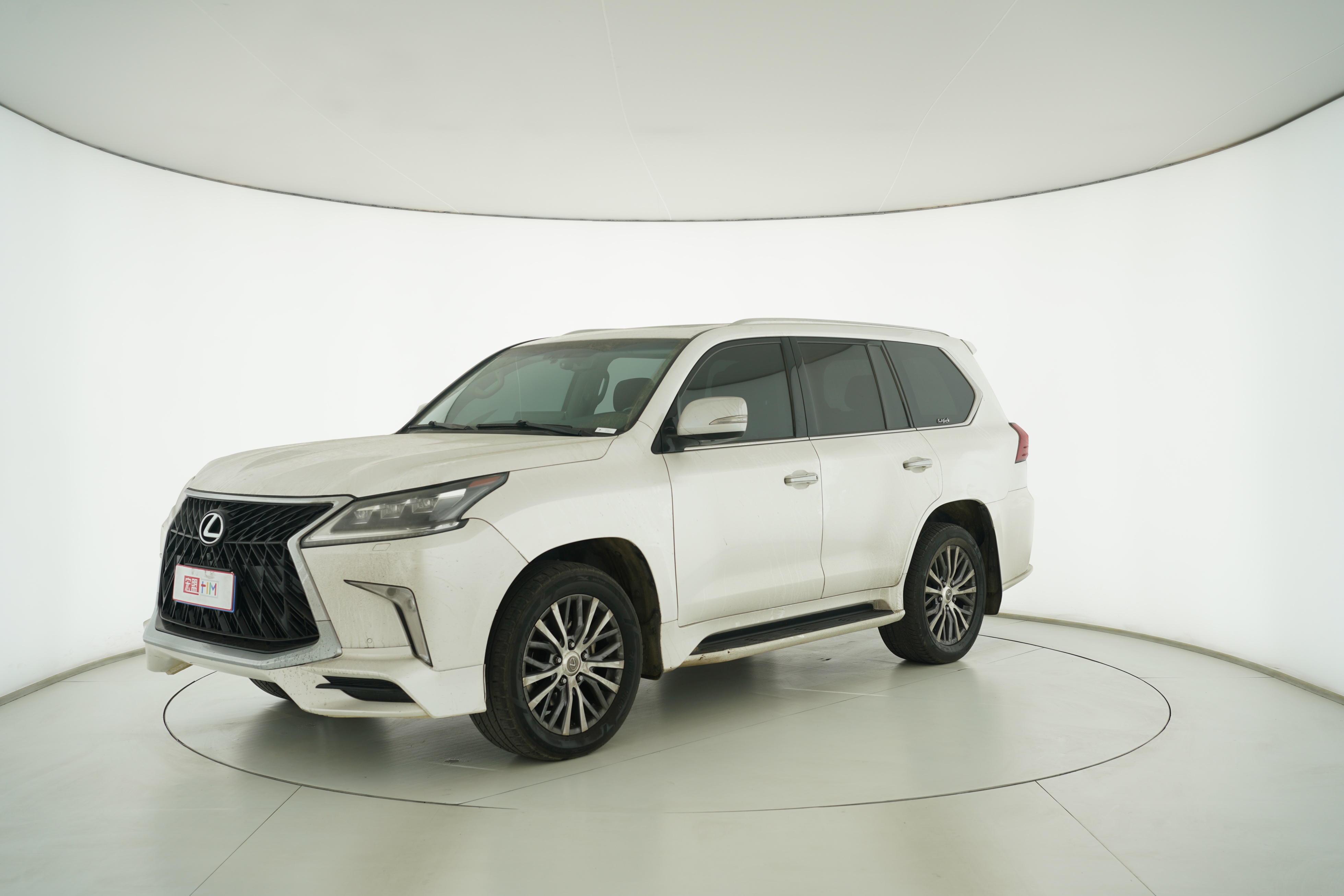 Lexus LX 2019 — фото 1