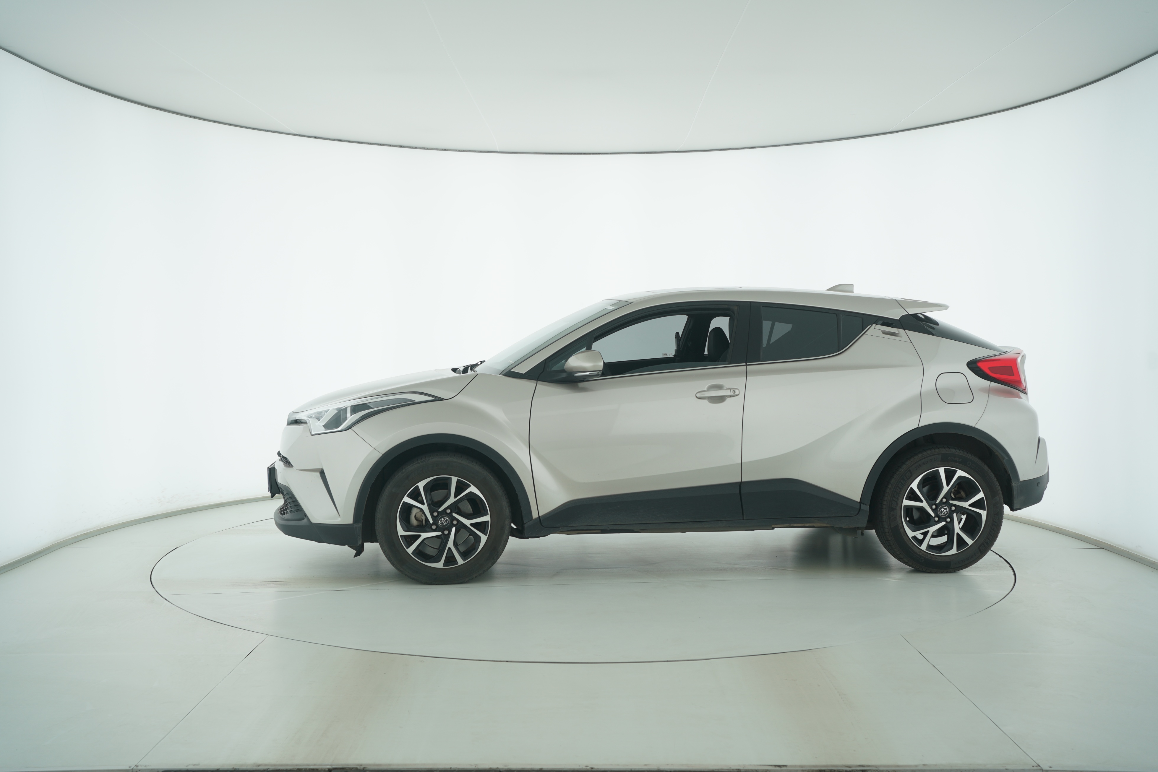 Toyota C-HR 2020 — фото 7
