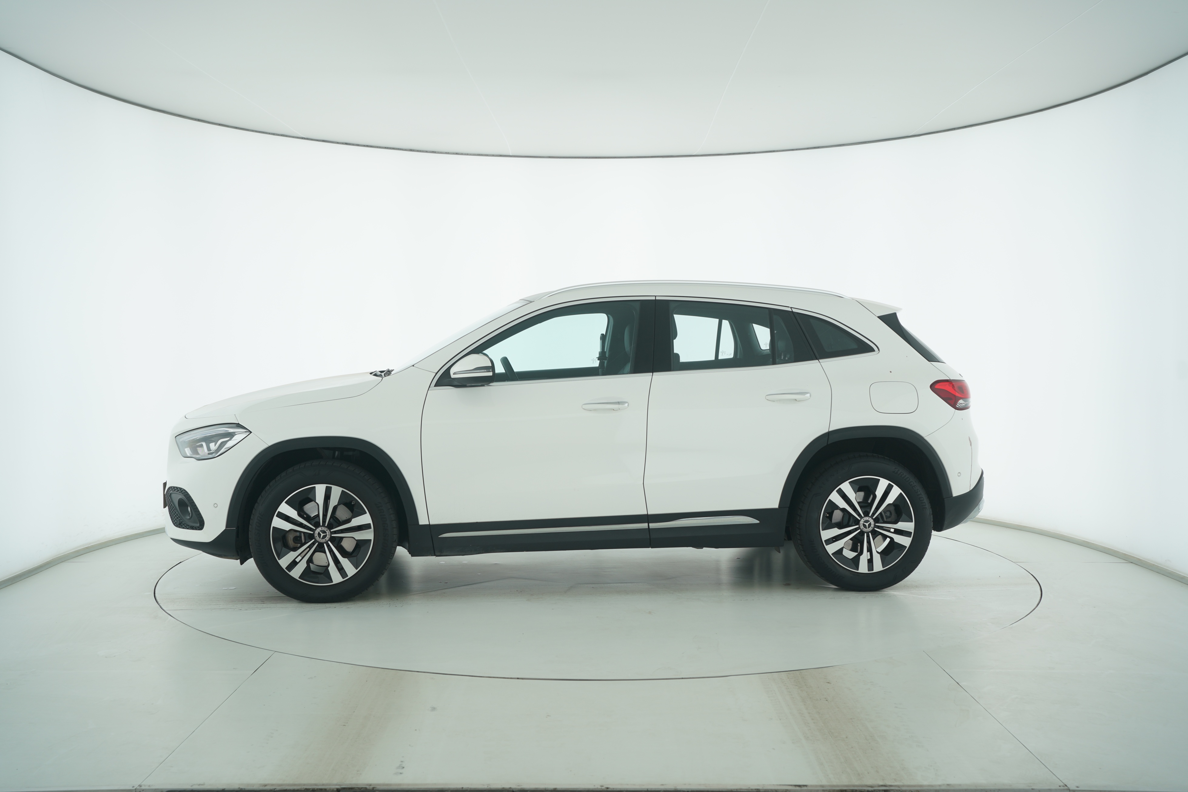 Mercedes Benz GLA 2023 — фото 7