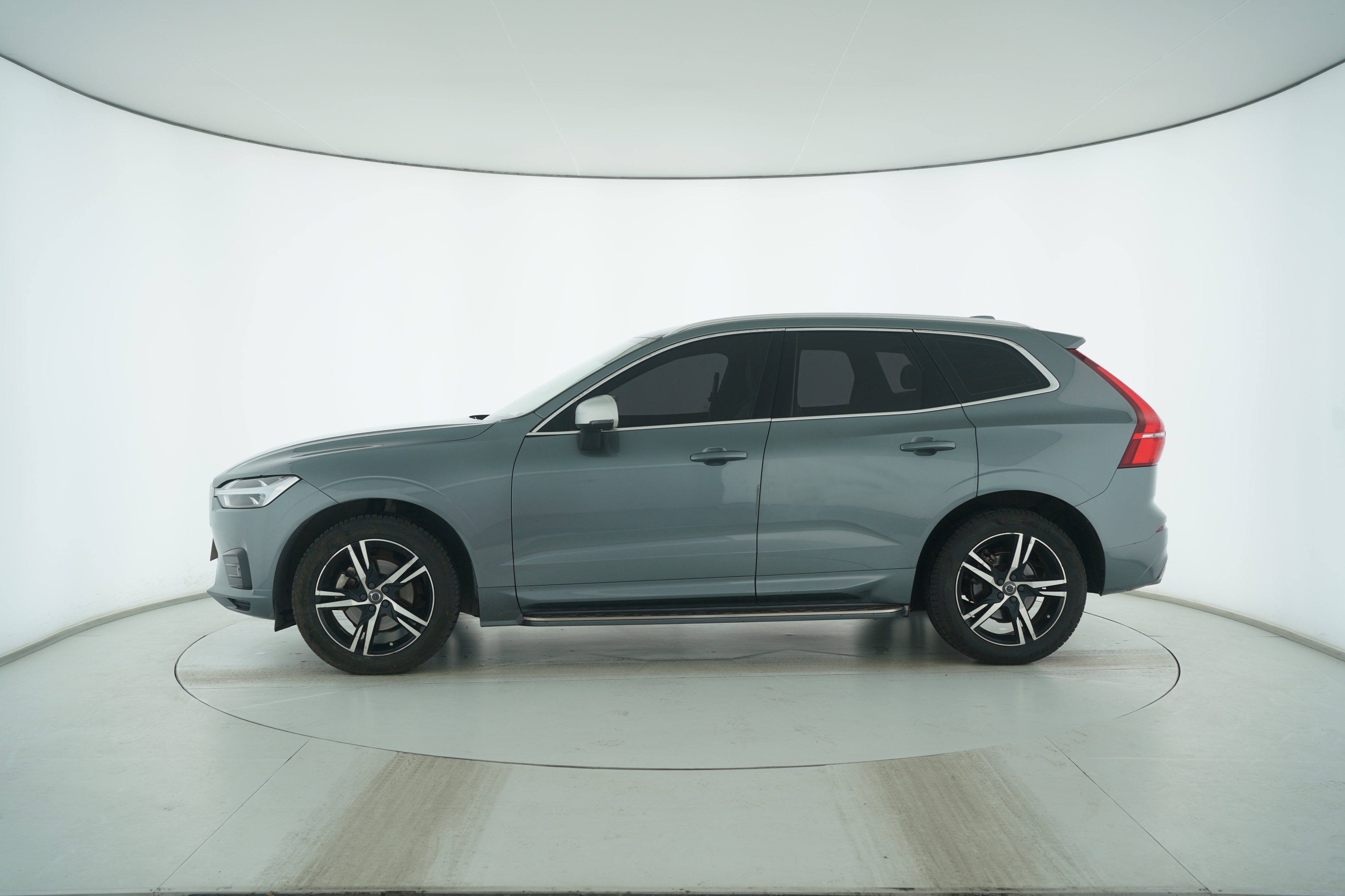VOLVO XC60 2019 — фото 7