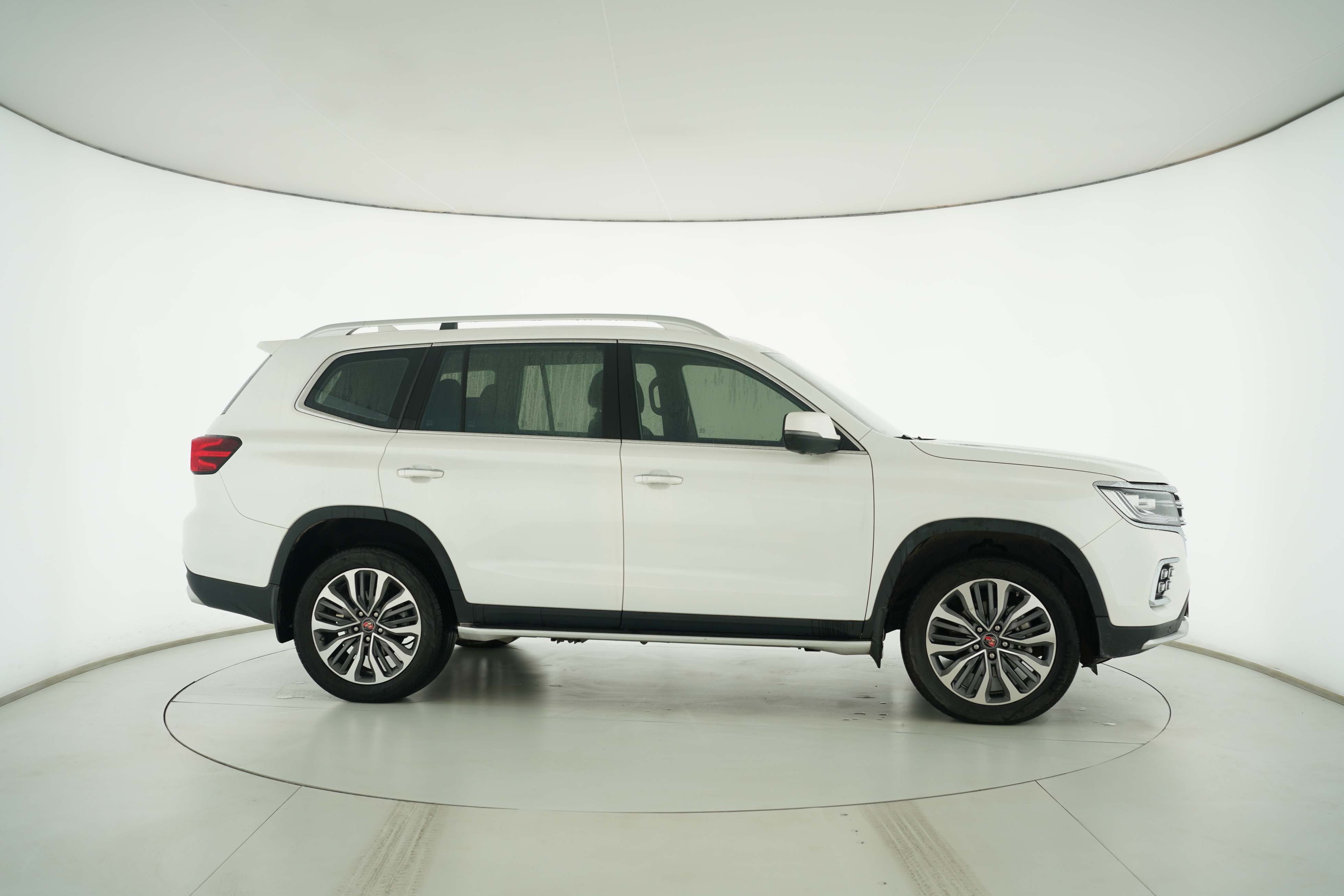 Roewe RX8 2018 — фото 8
