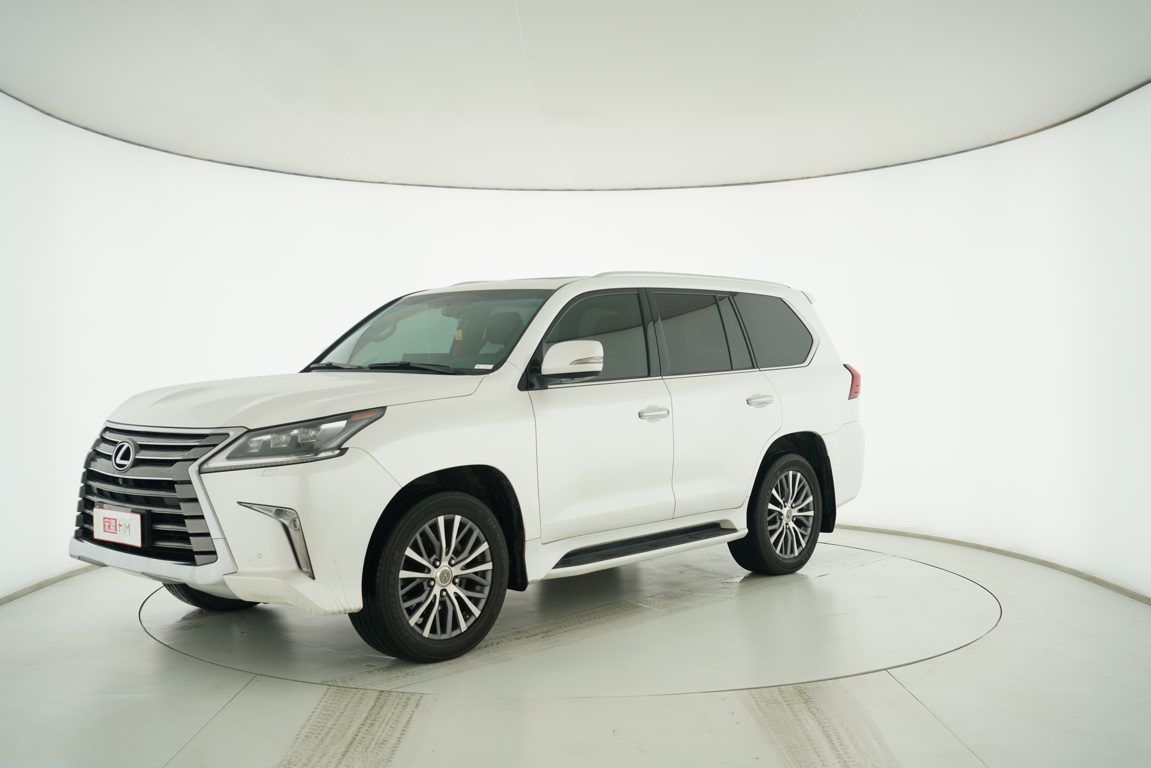 Lexus LX 2019 — фото 1