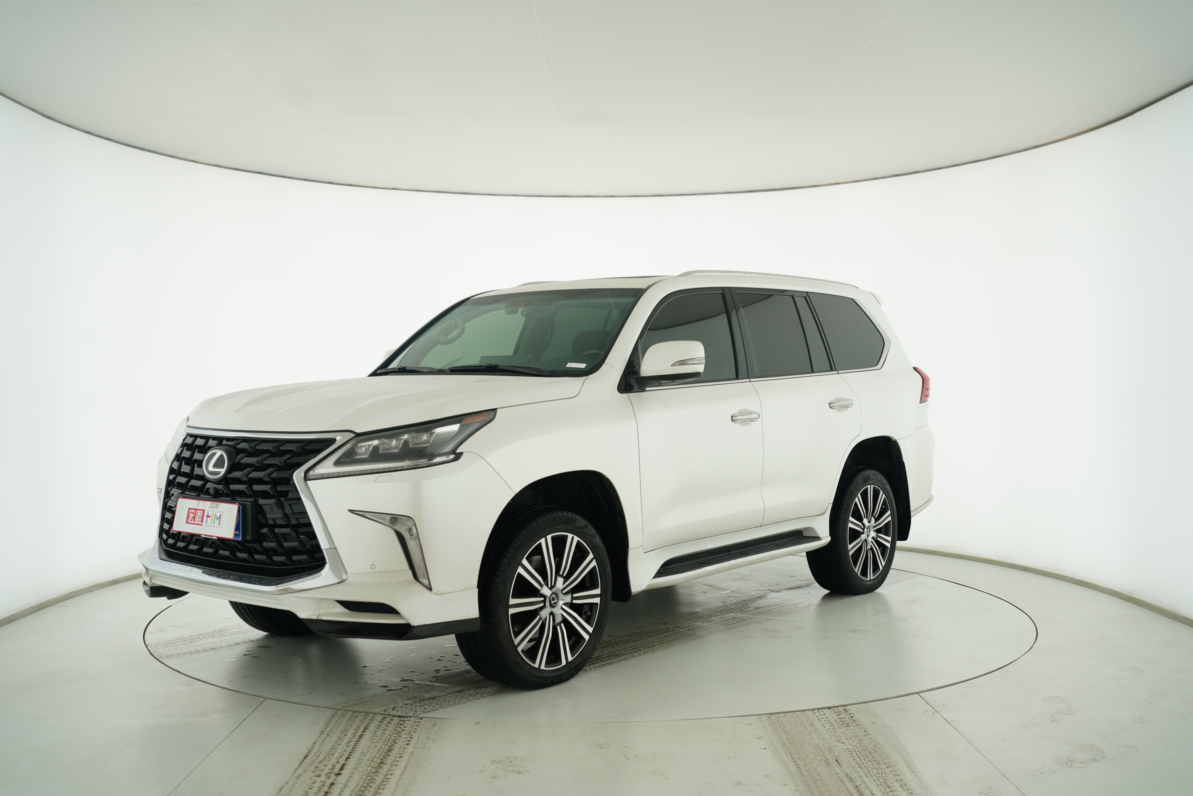 Lexus LX 2019 — фото 1