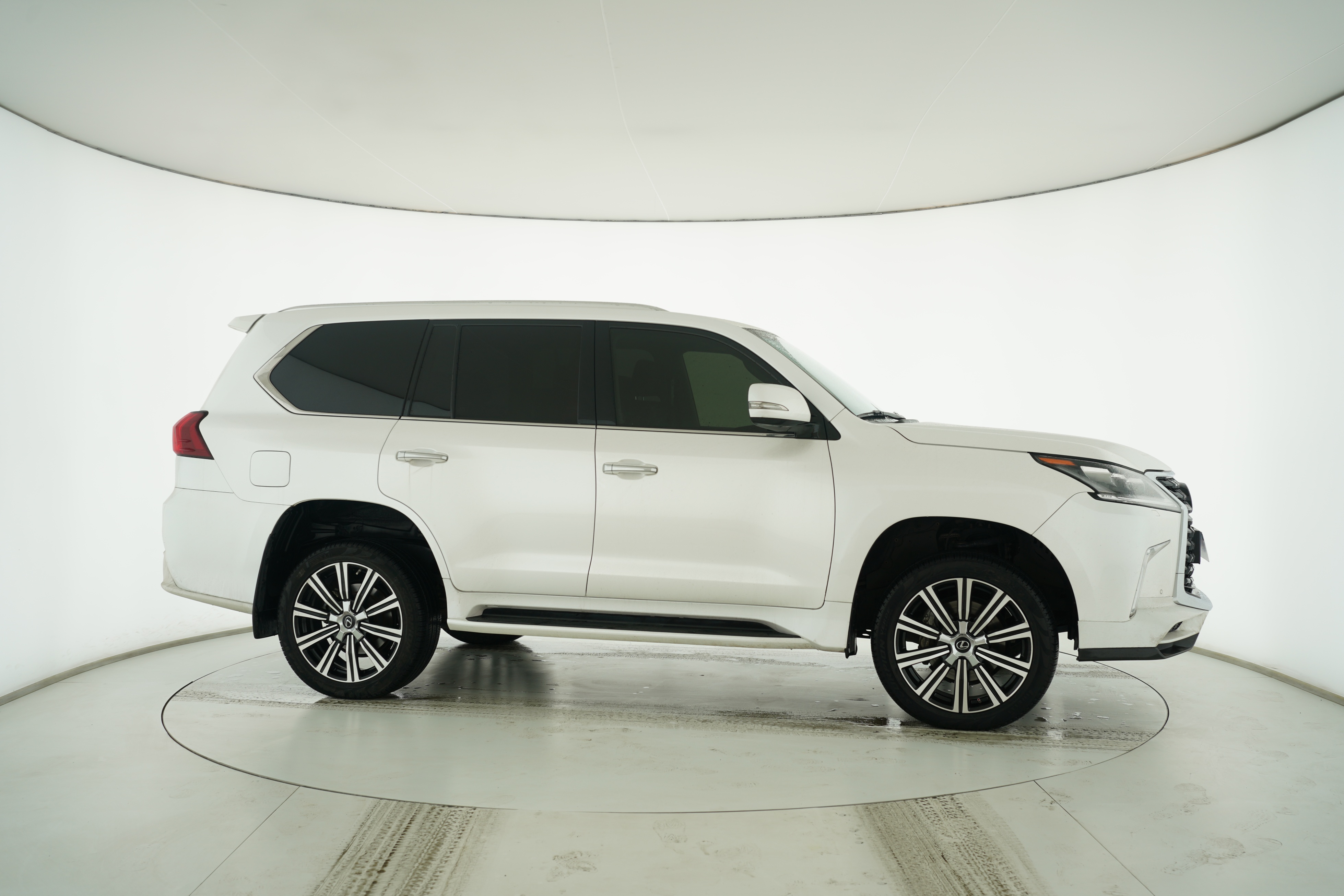 Lexus LX 2019 — фото 8