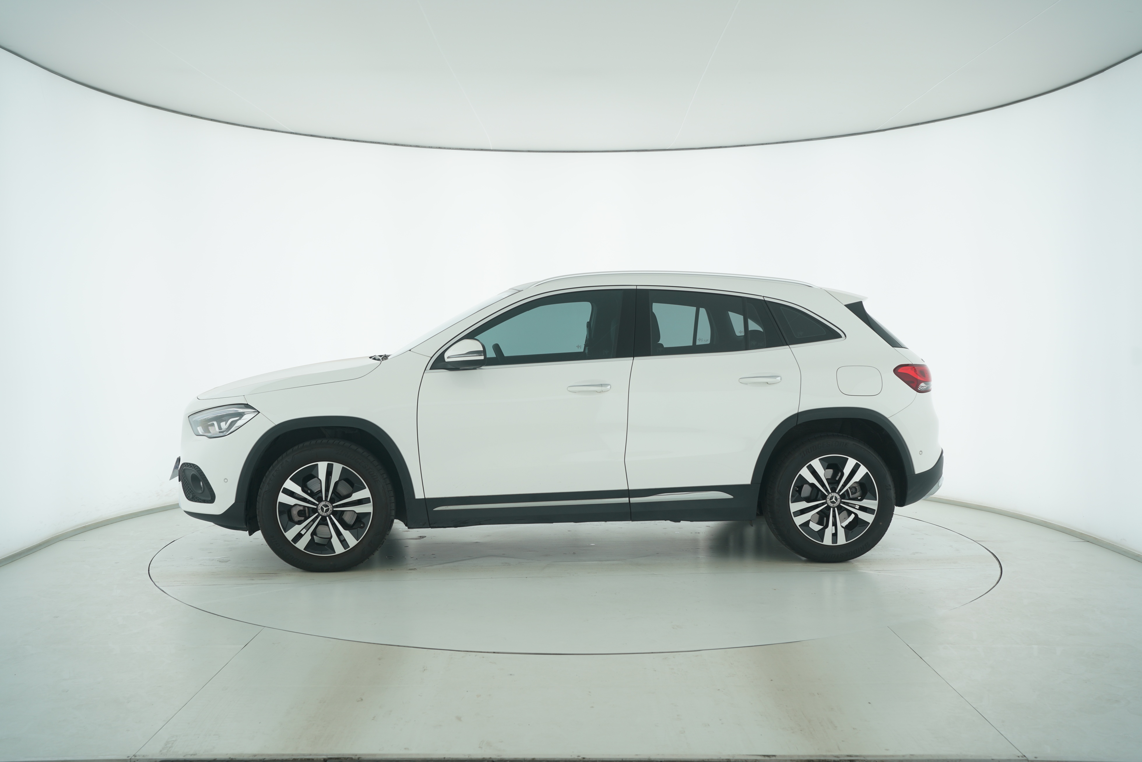 Mercedes Benz GLA 2023 — фото 7