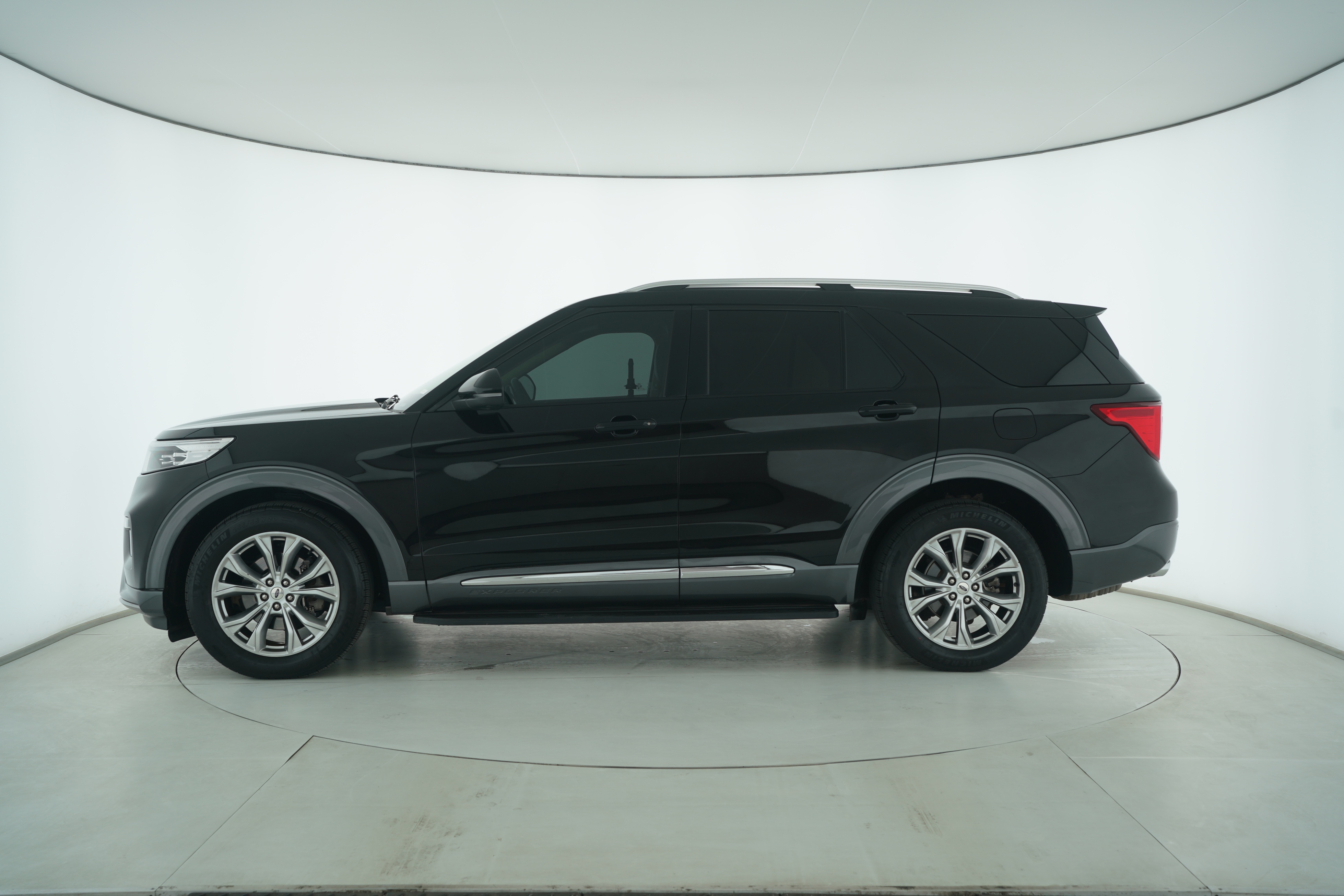 Ford Explorer 2020 — фото 7