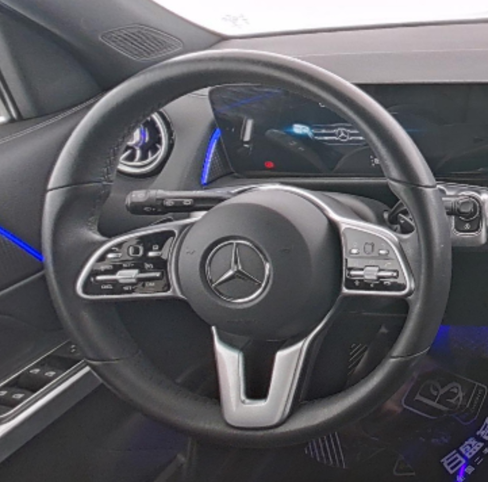 Mercedes Benz GLB 2021 — фото 10