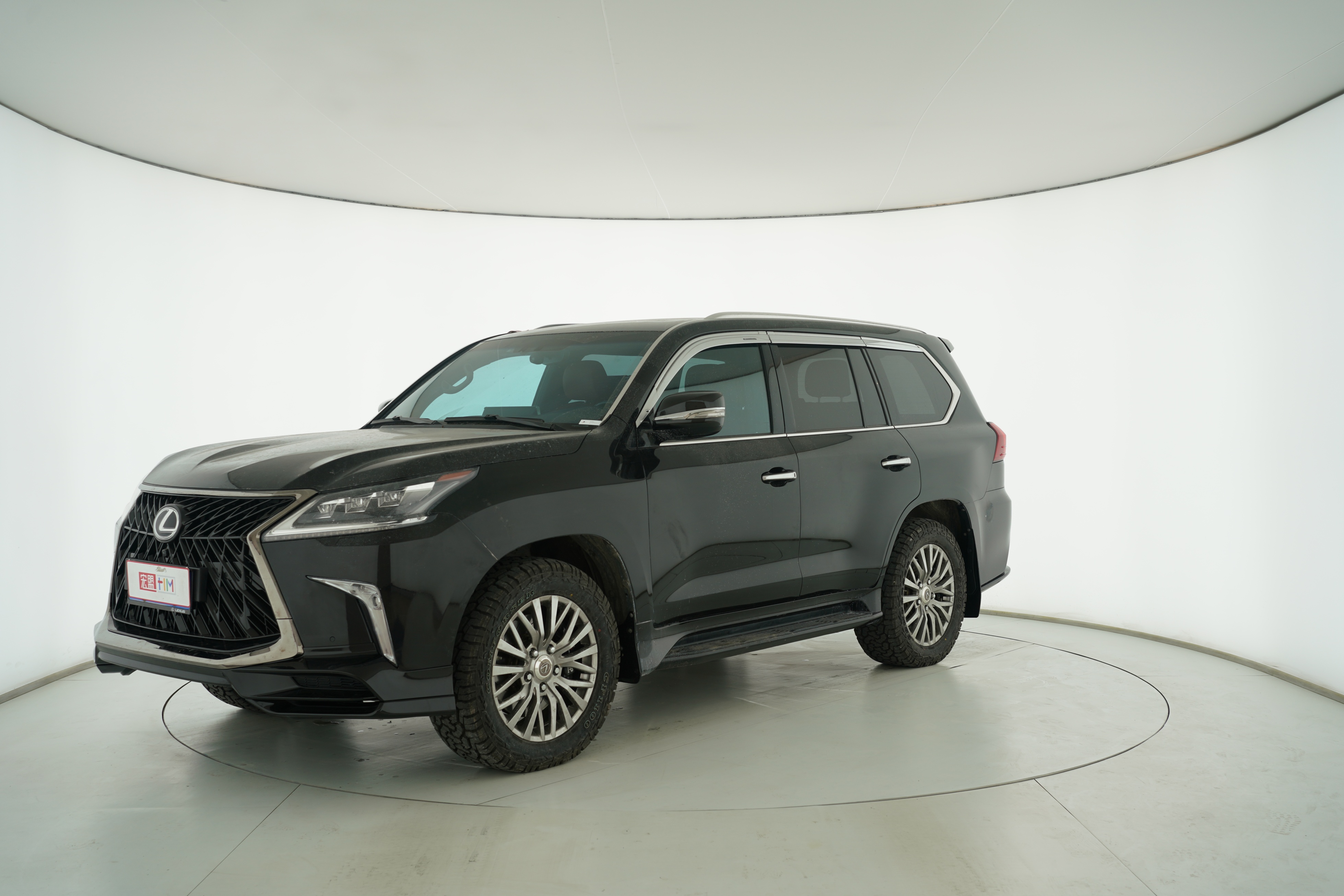 Lexus LX 2019 — фото 1