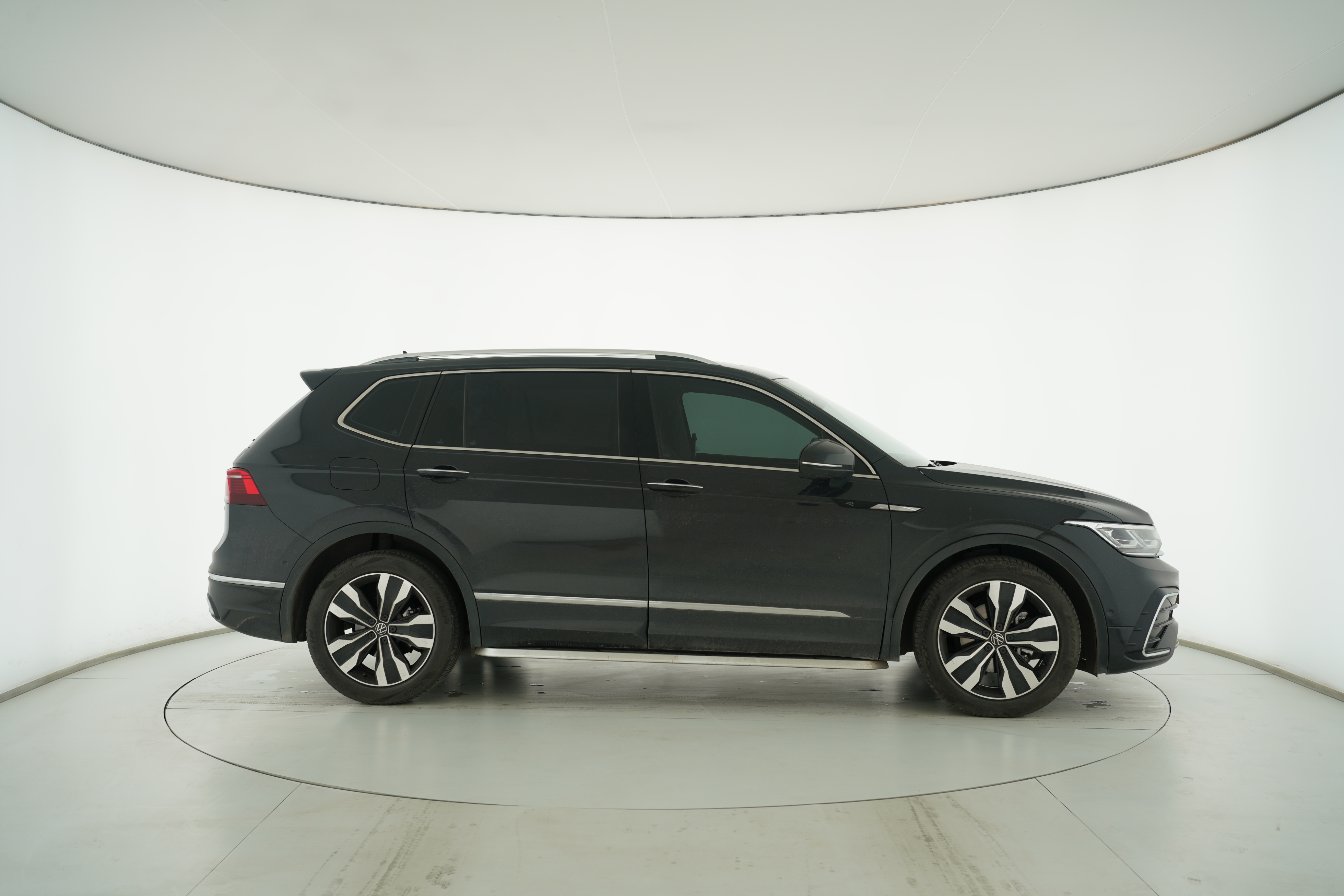 Volkswagen Tiguan L 2022 — фото 8