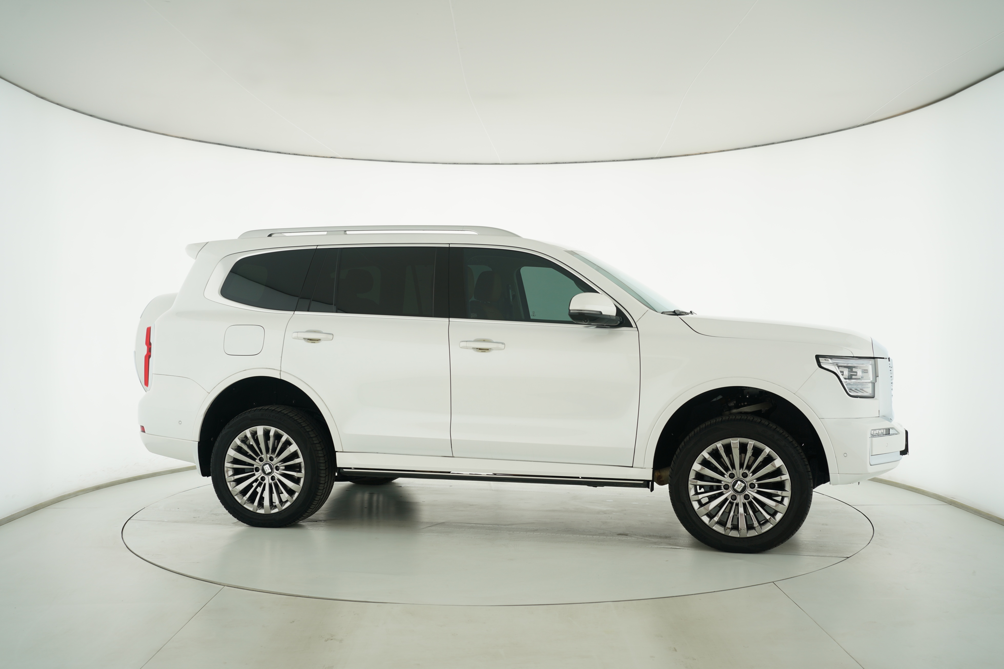 Tank 500 New Energy 2023 — фото 8