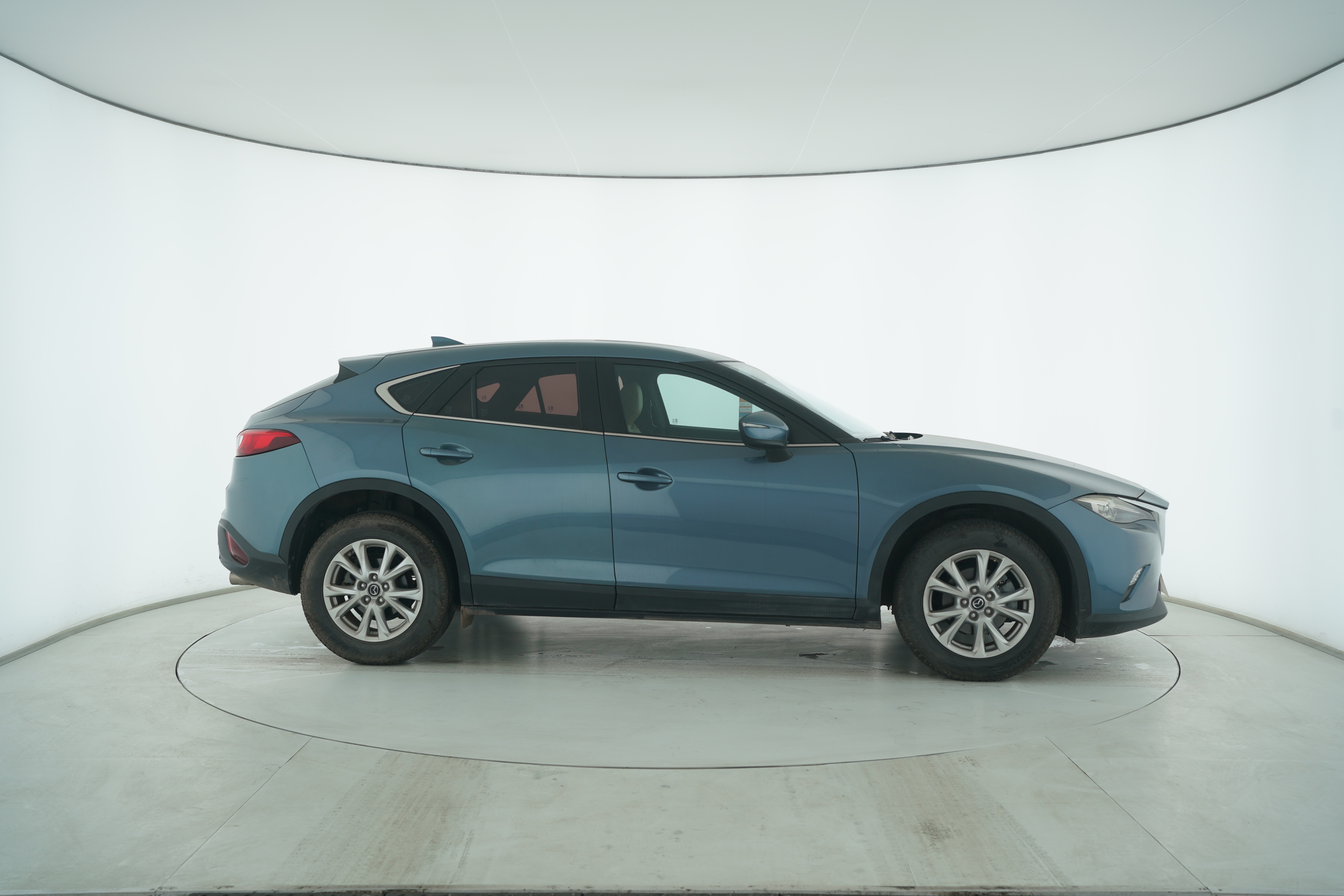 Mazda CX-4 2018 — фото 8