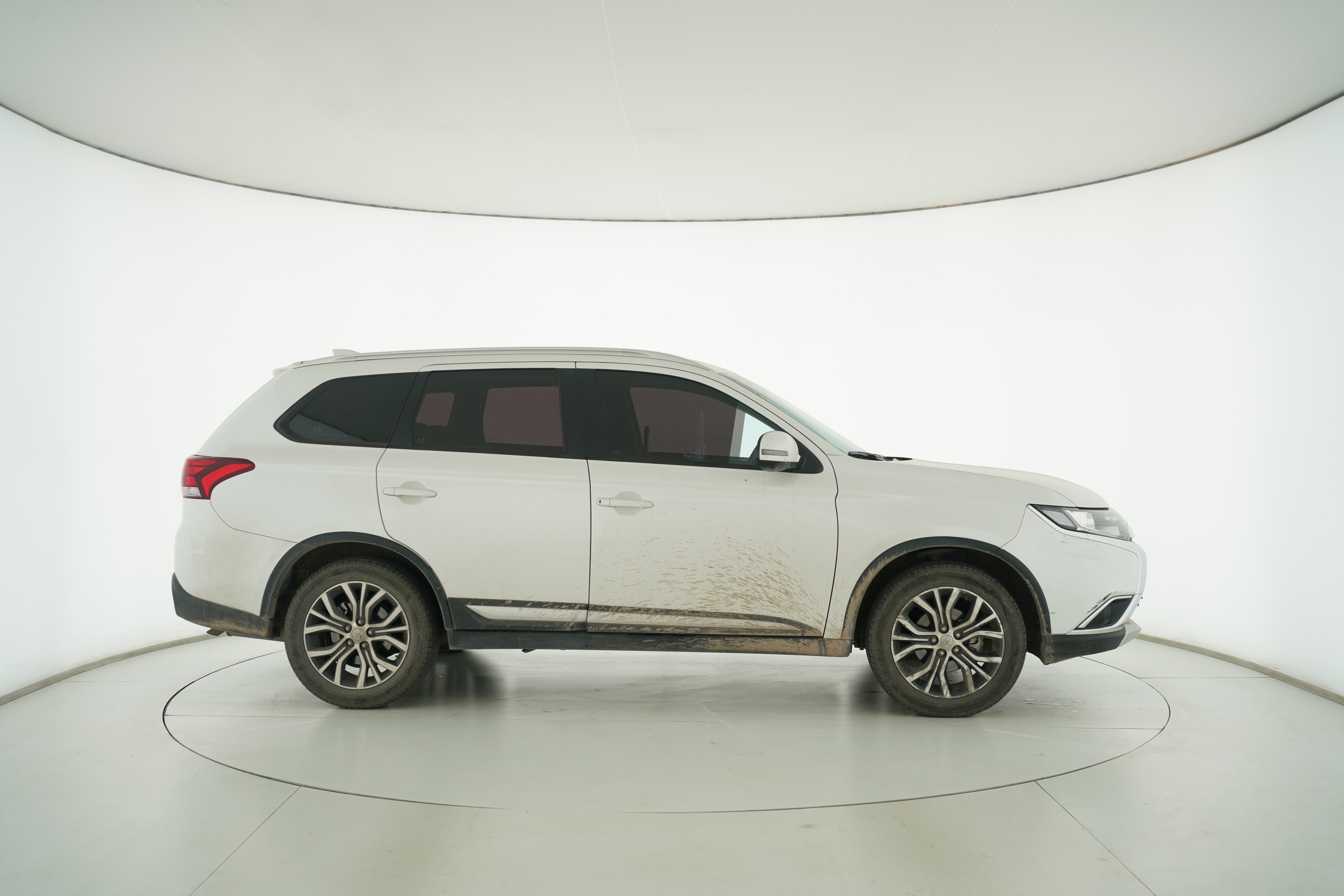 Mitsubishi Outlander 2018 — фото 8