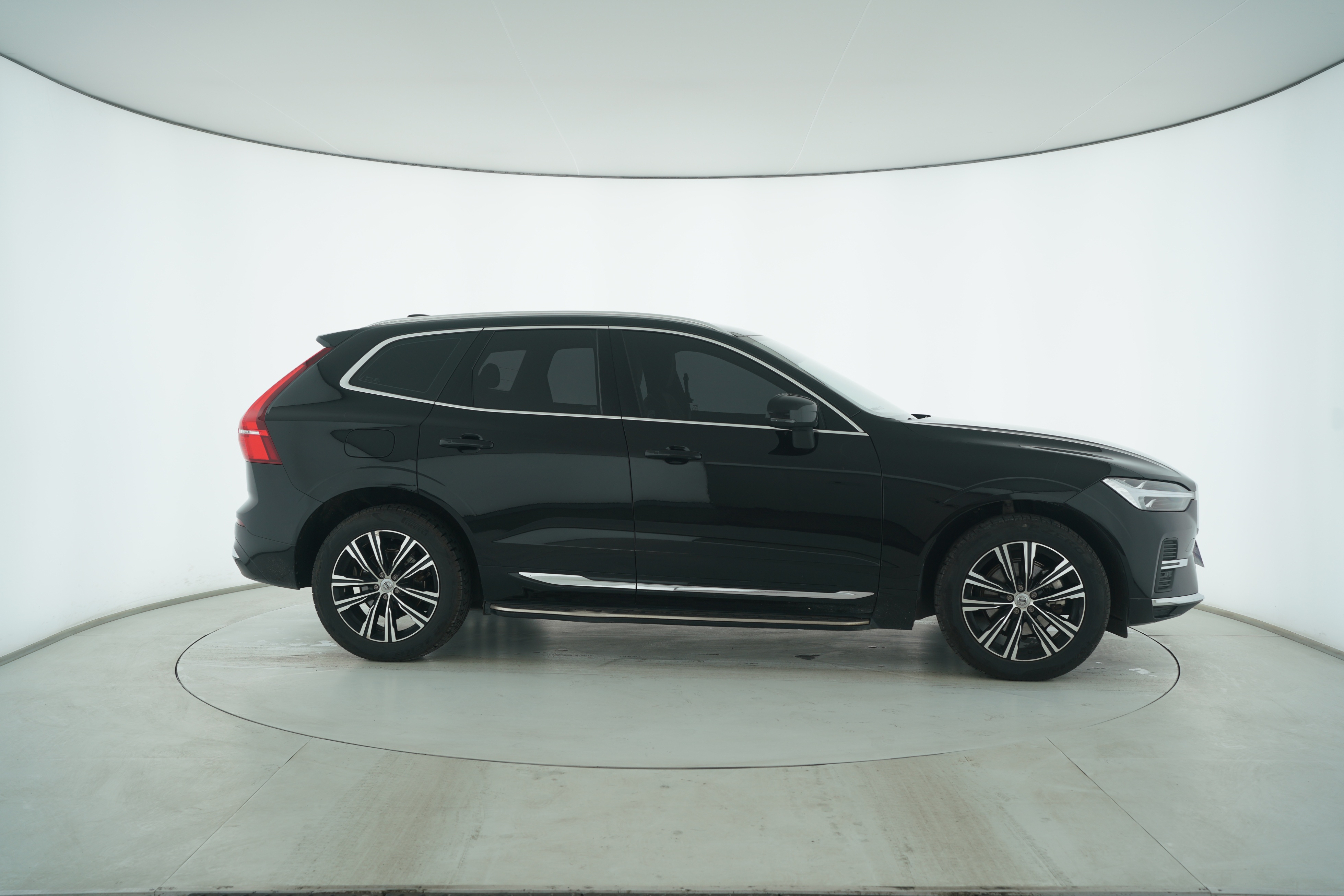 VOLVO XC60 2022 — фото 8