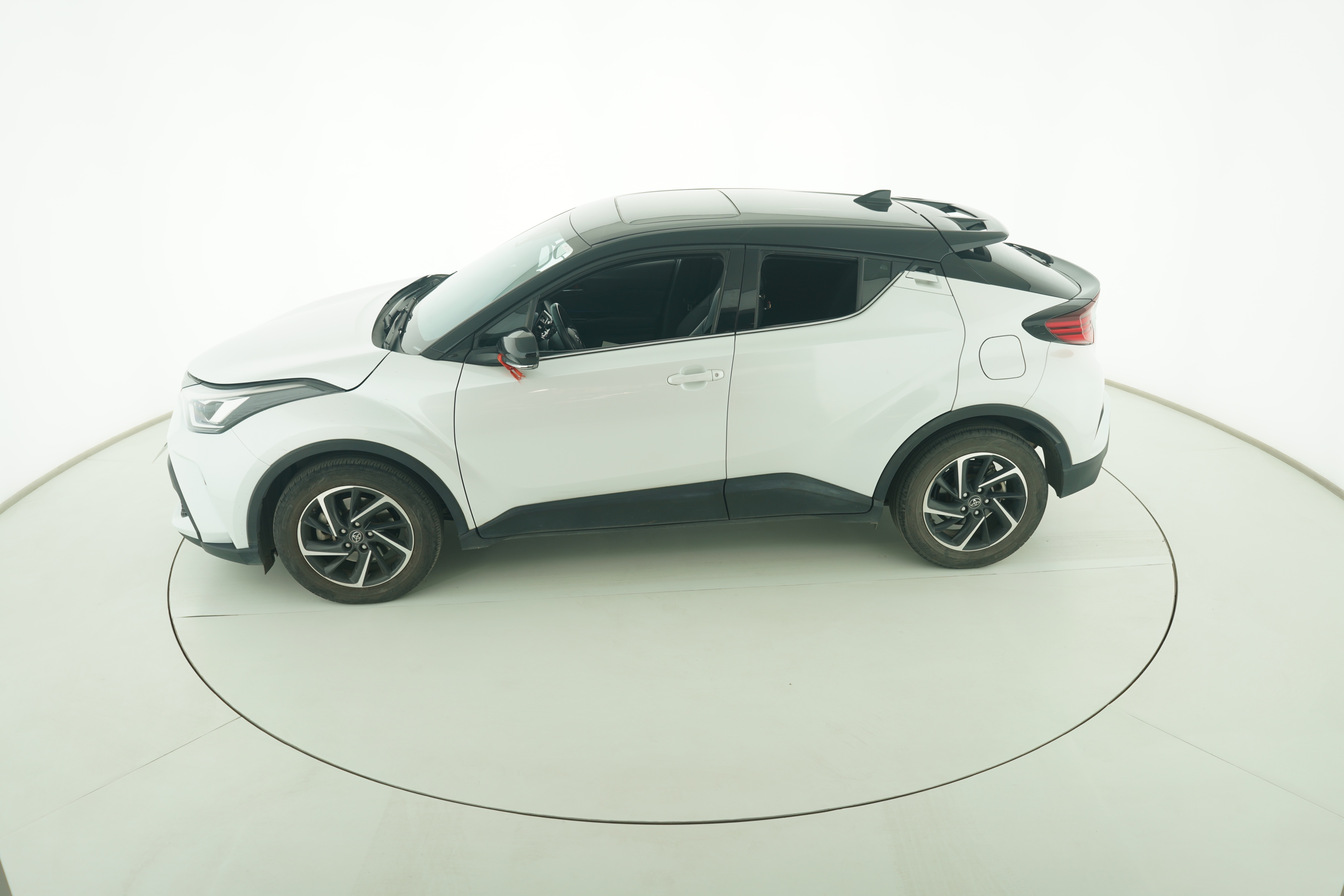 Toyota C-HR 2021 — фото 7