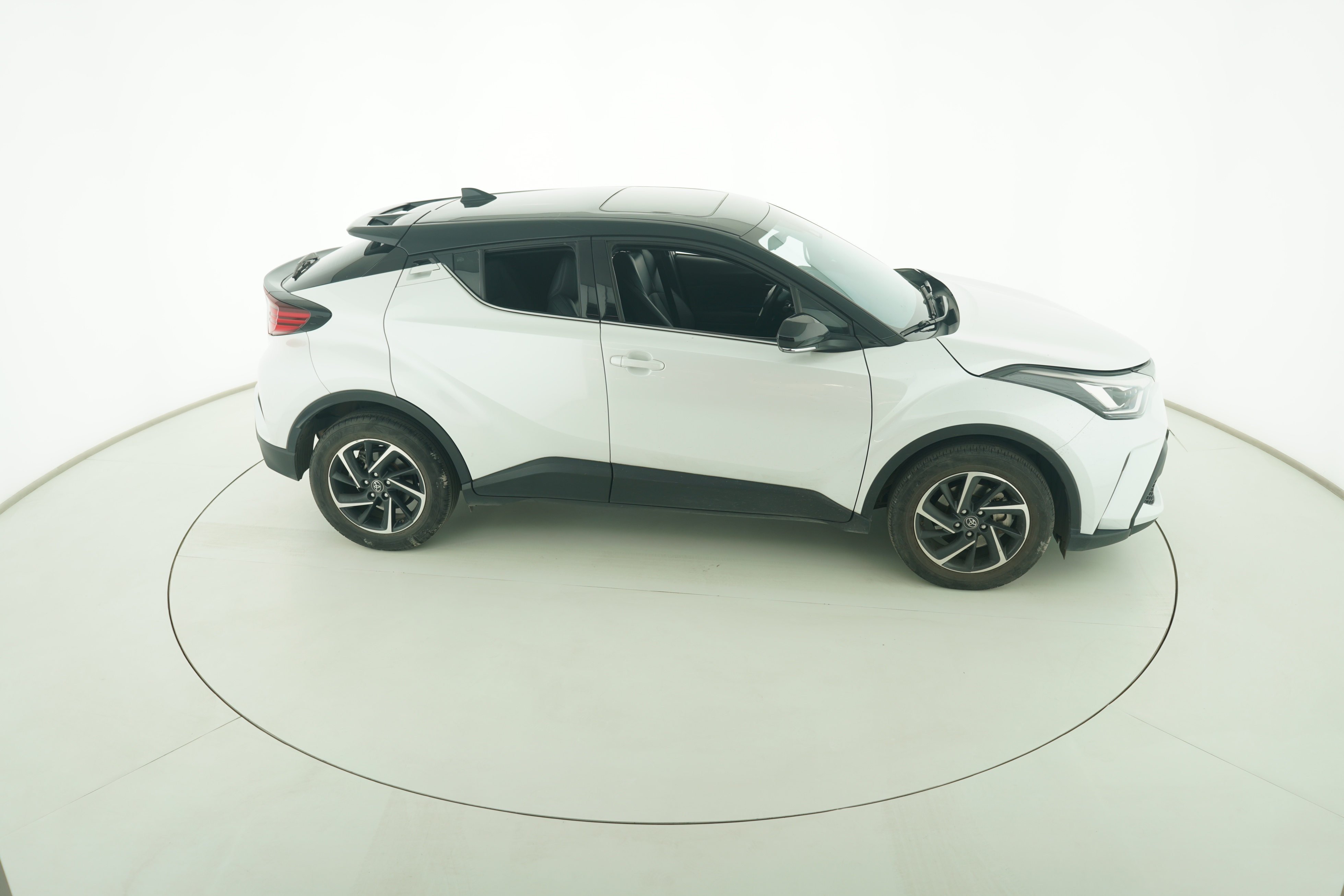Toyota C-HR 2021 — фото 8