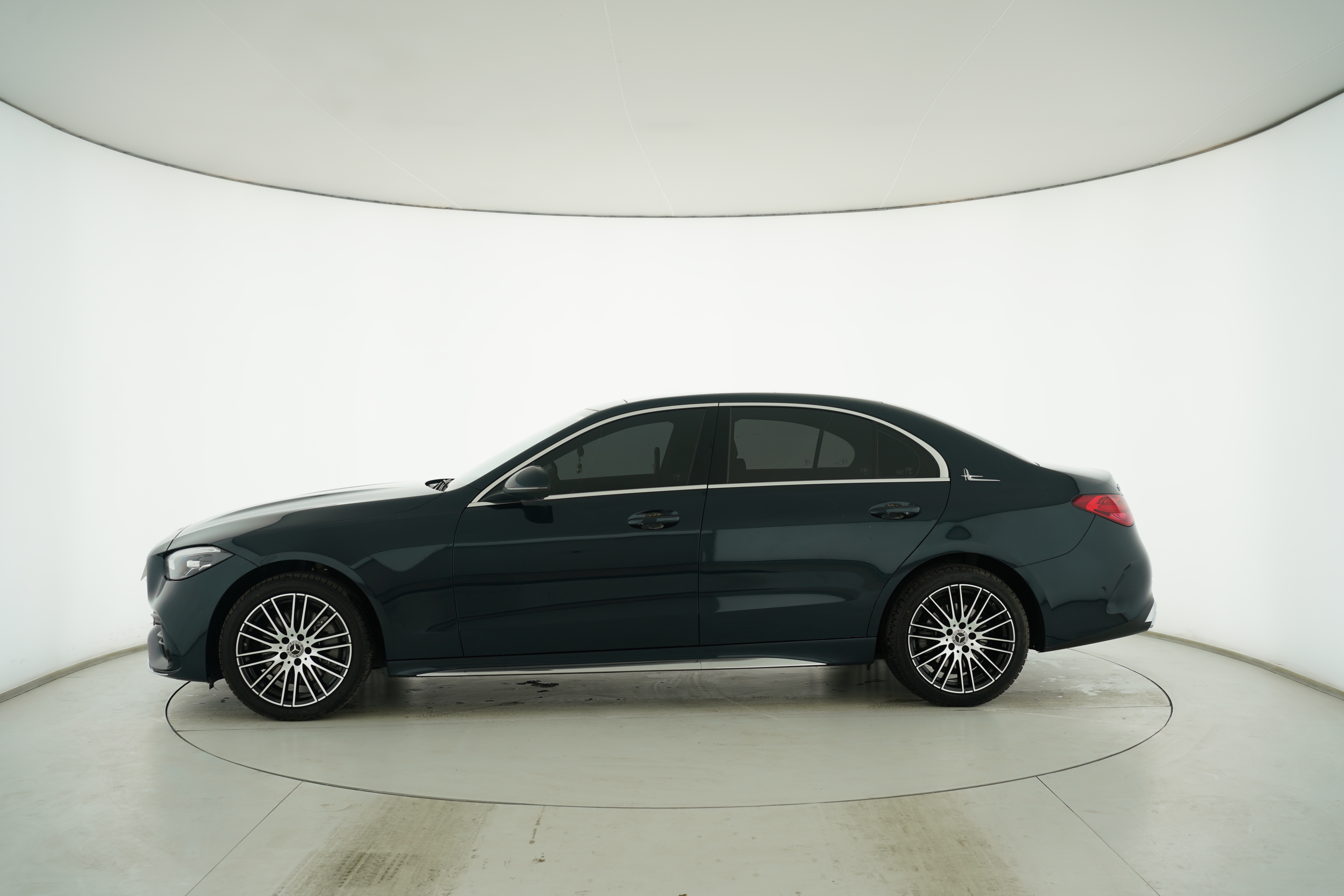 Mercedes Benz C-Class 2023 — фото 7