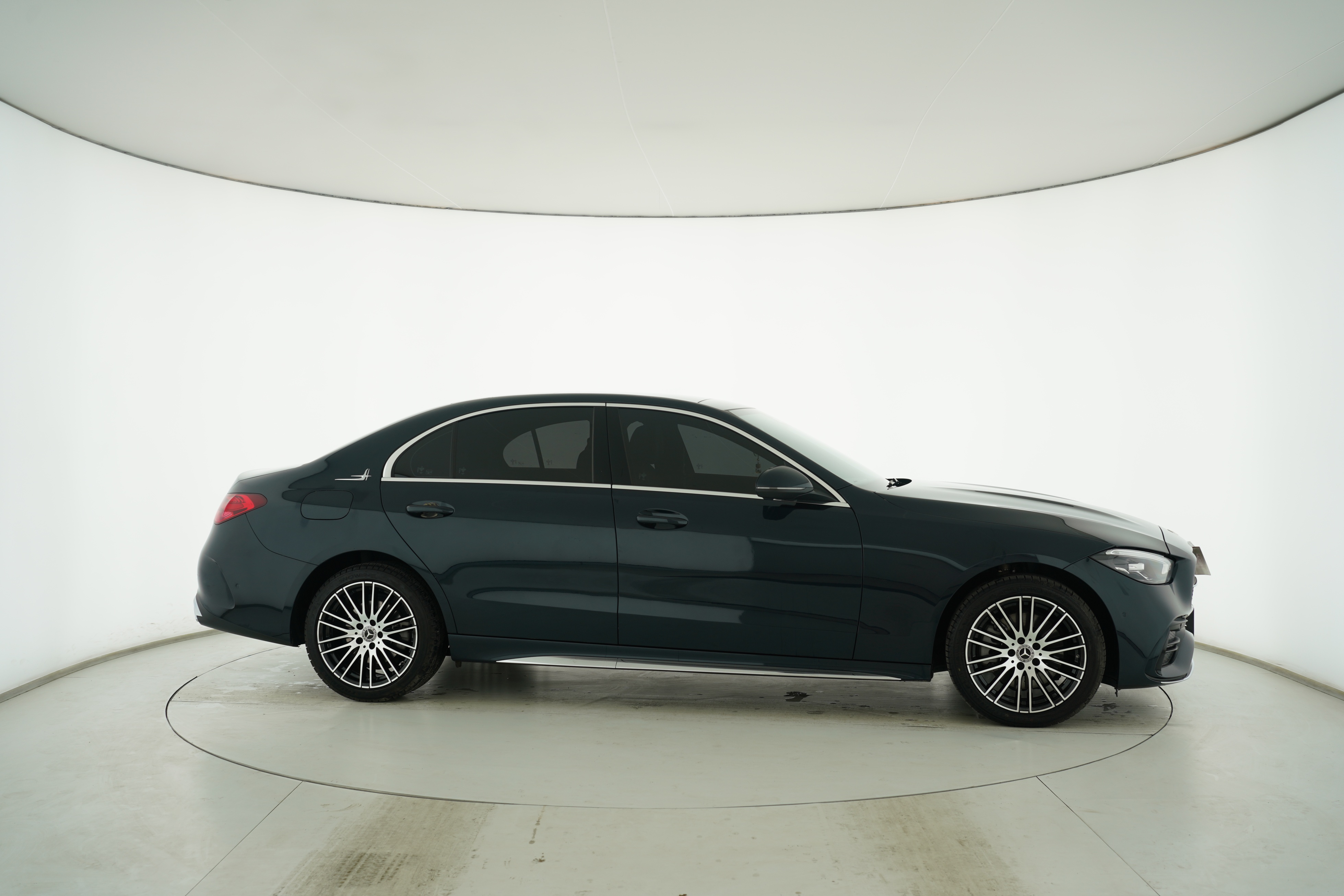 Mercedes Benz C-Class 2023 — фото 8