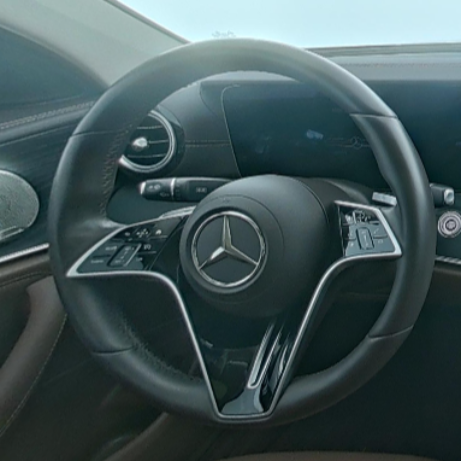 Mercedes Benz E-Class 2023 — фото 10
