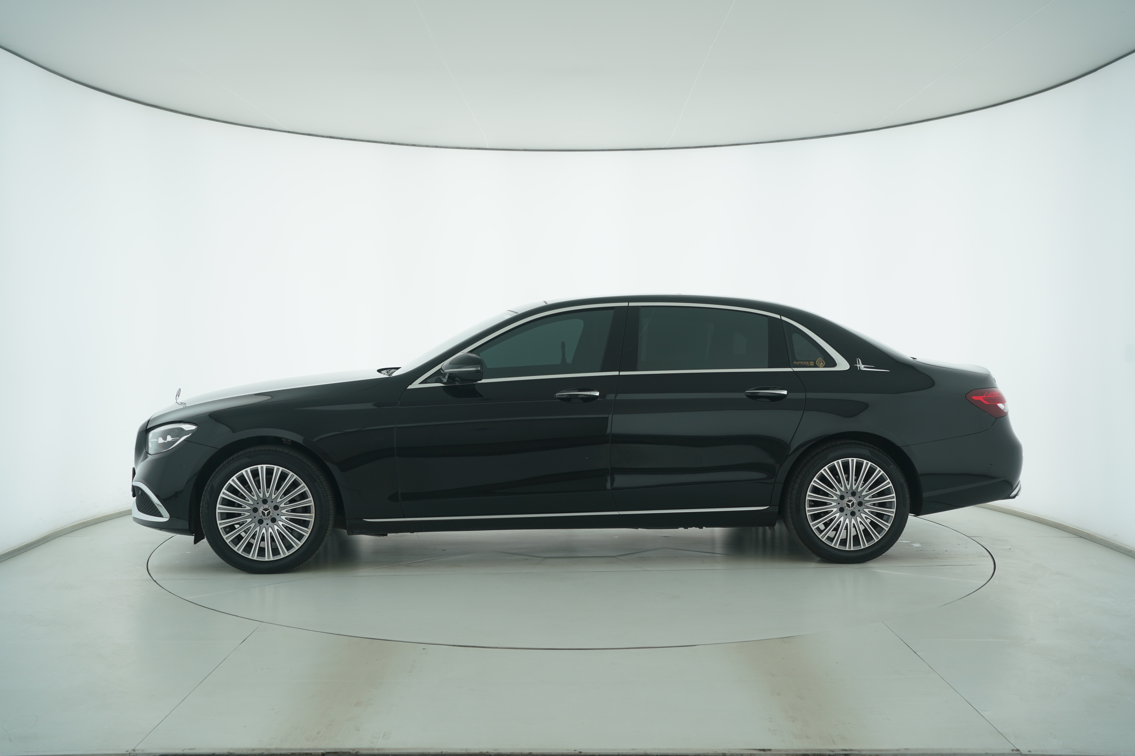 Mercedes Benz E-Class 2023 — фото 7