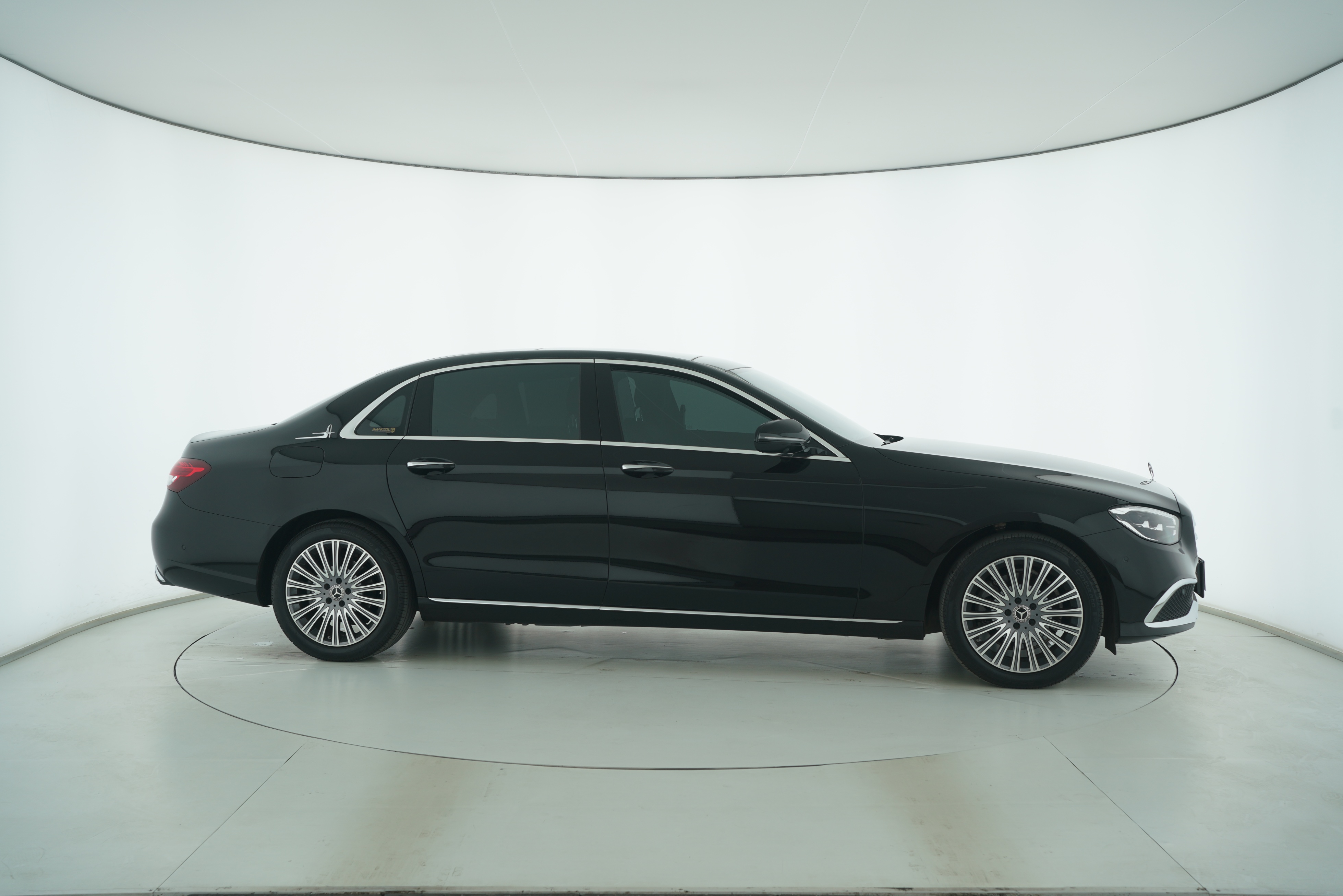 Mercedes Benz E-Class 2023 — фото 8