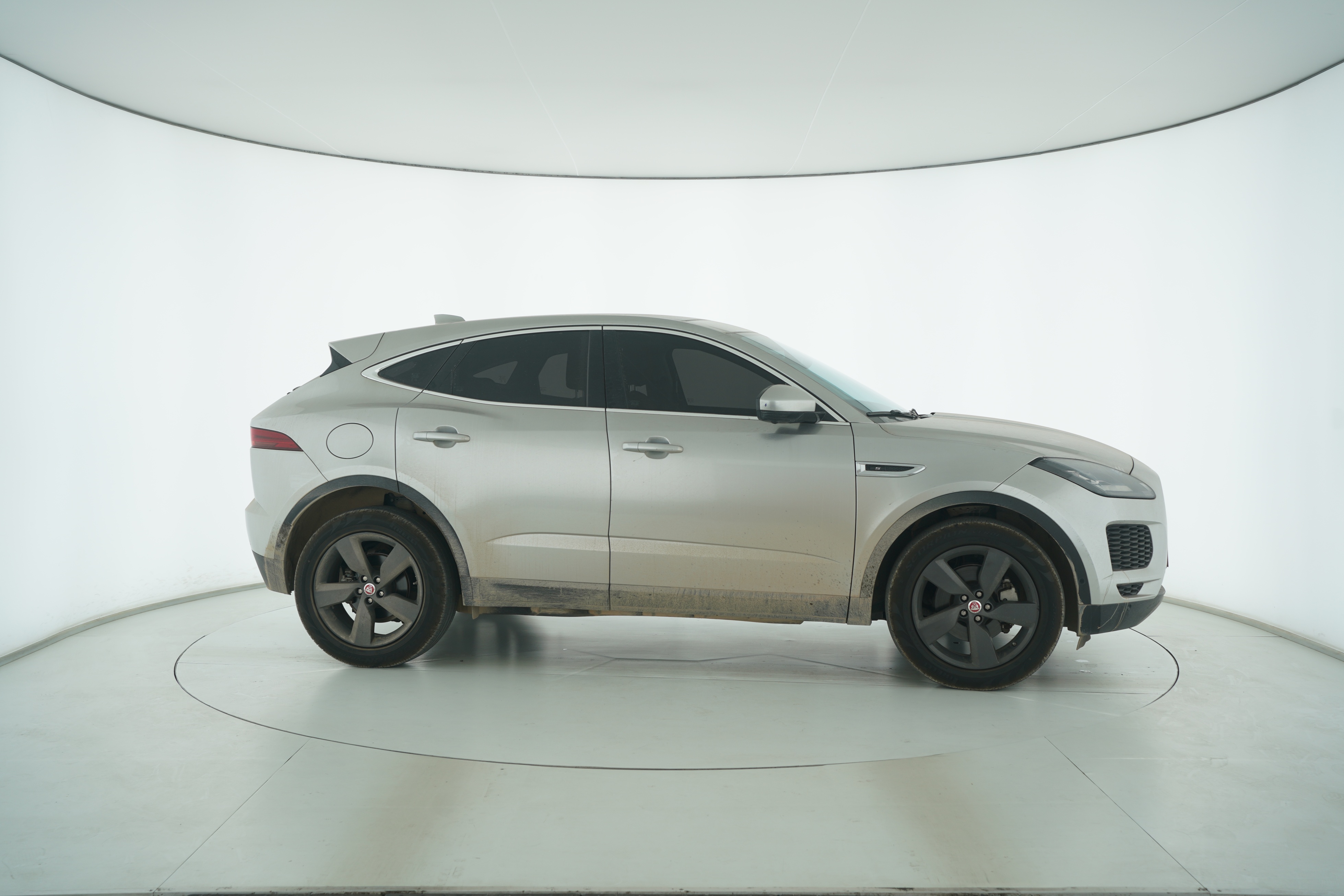 Jaguar E-PACE 2018 — фото 8