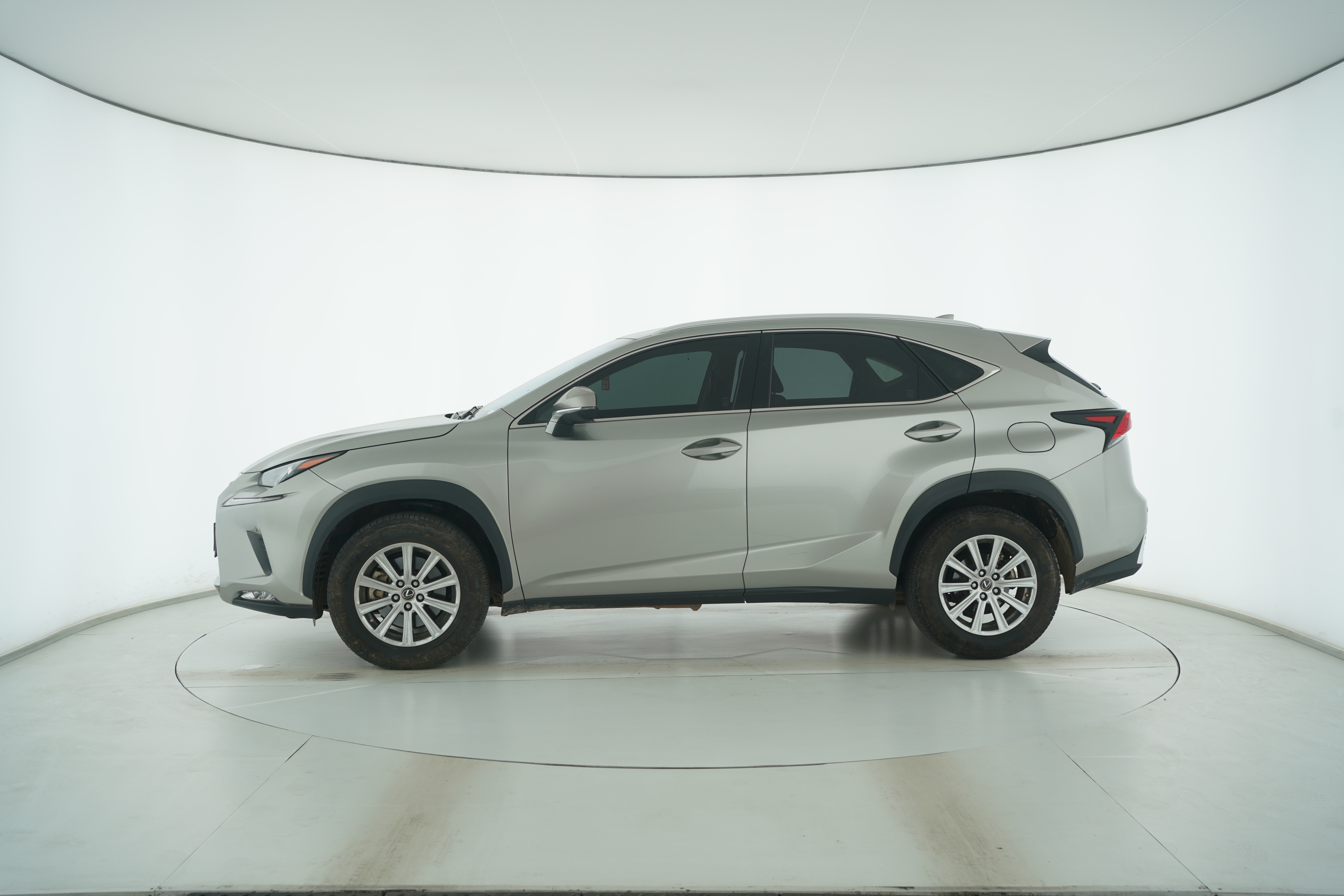 Lexus NX 2018 — фото 7