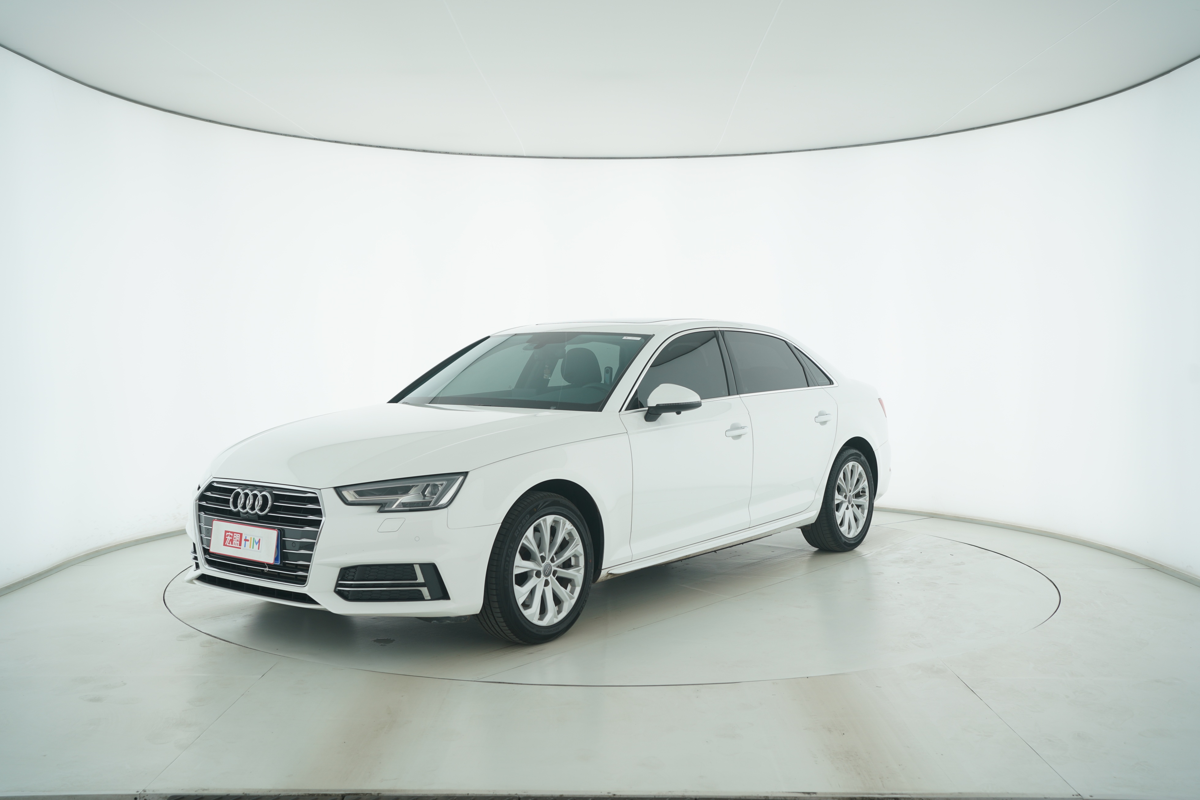 Audi A4L 2019 — фото 1