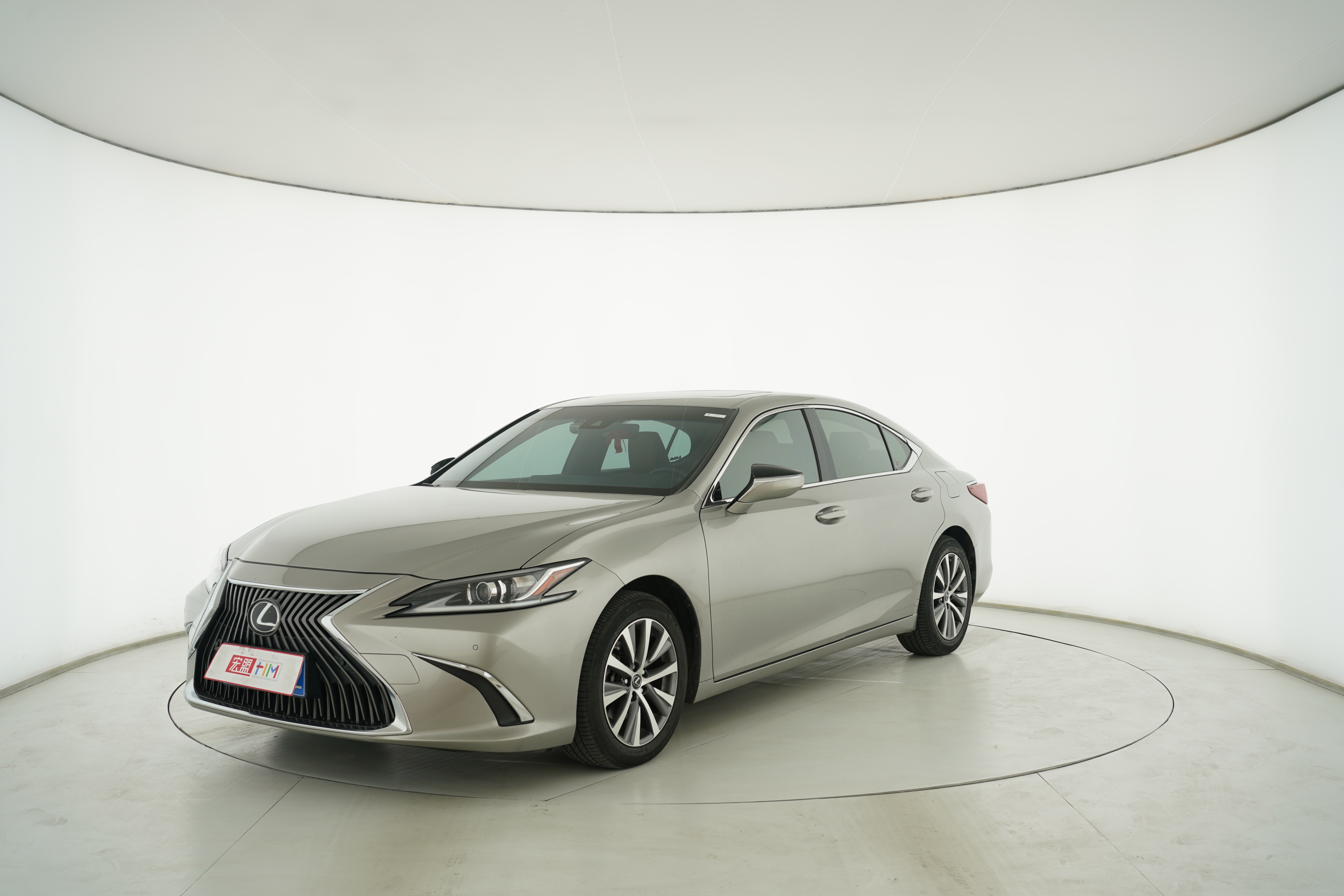 Lexus ES 2020 — фото 1