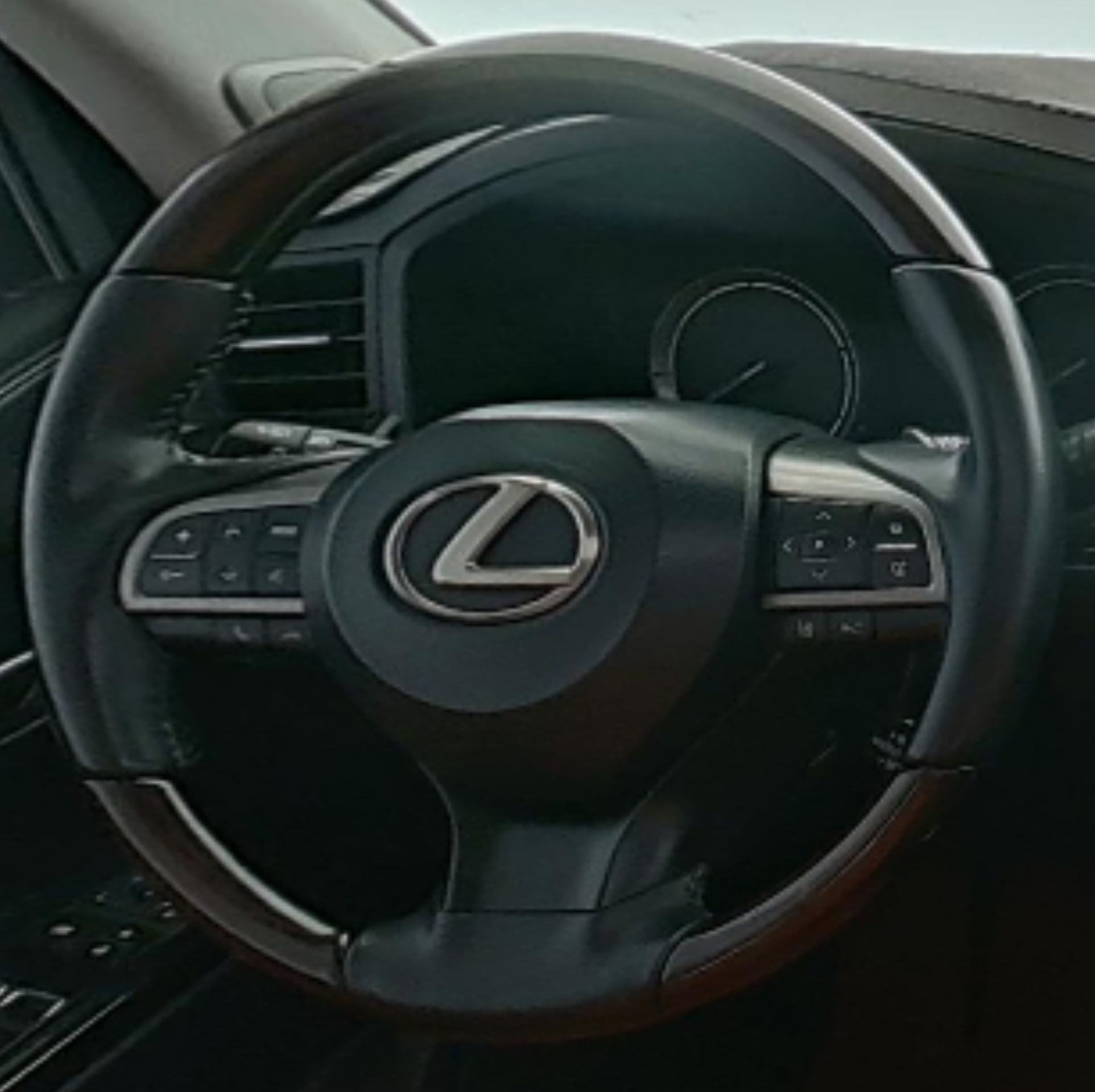 Lexus LX 2016 — фото 10