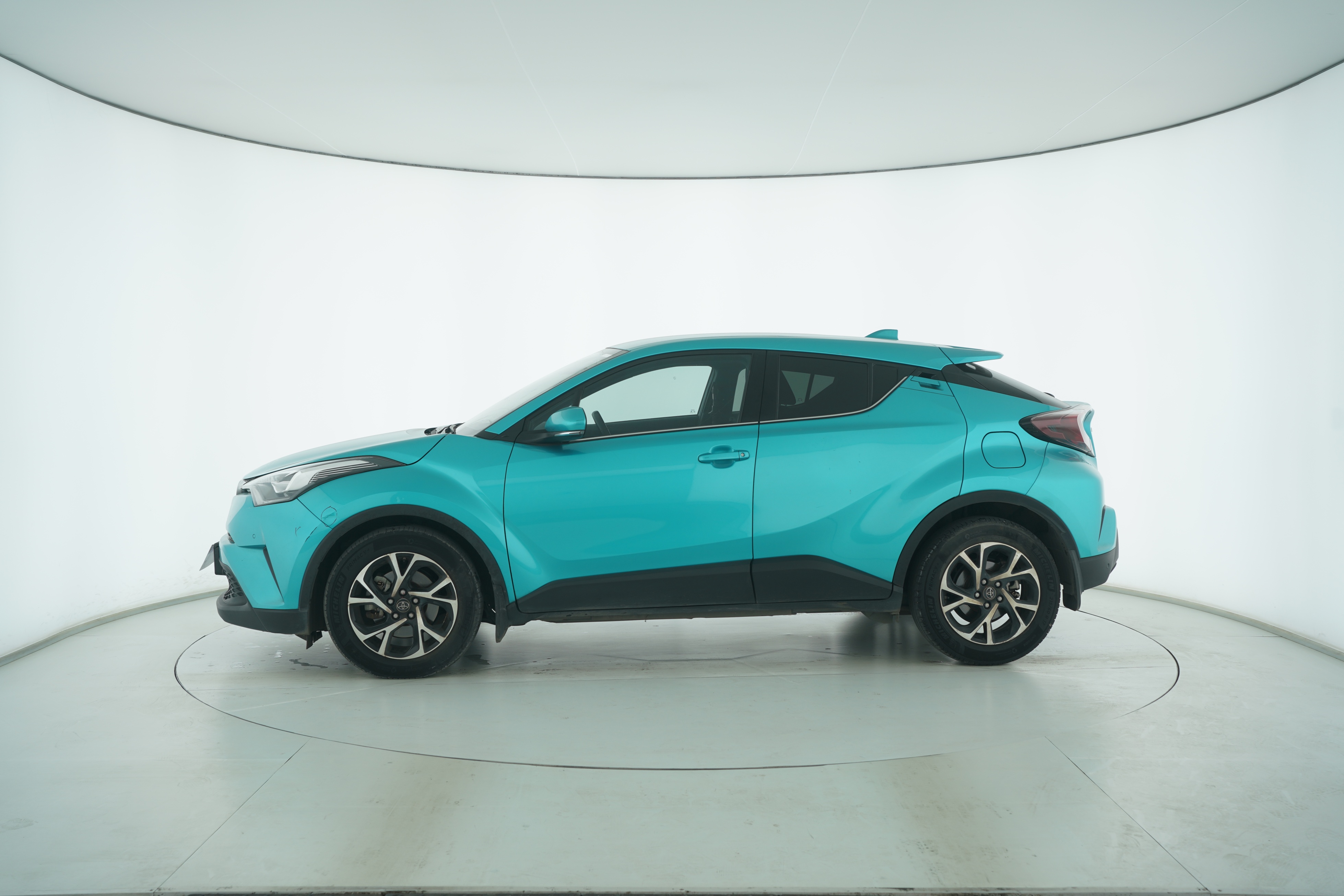 Toyota C-HR 2018 — фото 7