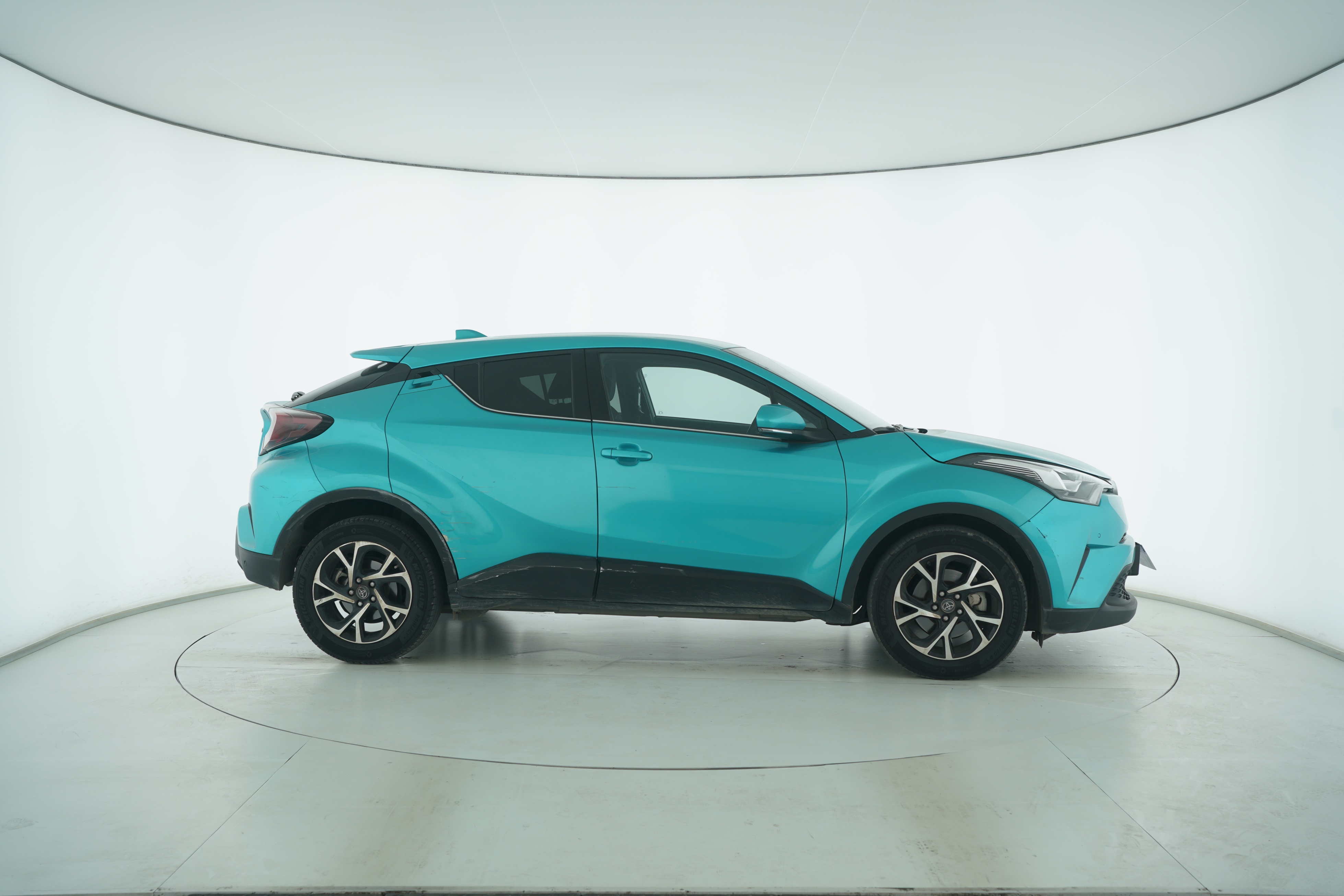 Toyota C-HR 2018 — фото 8