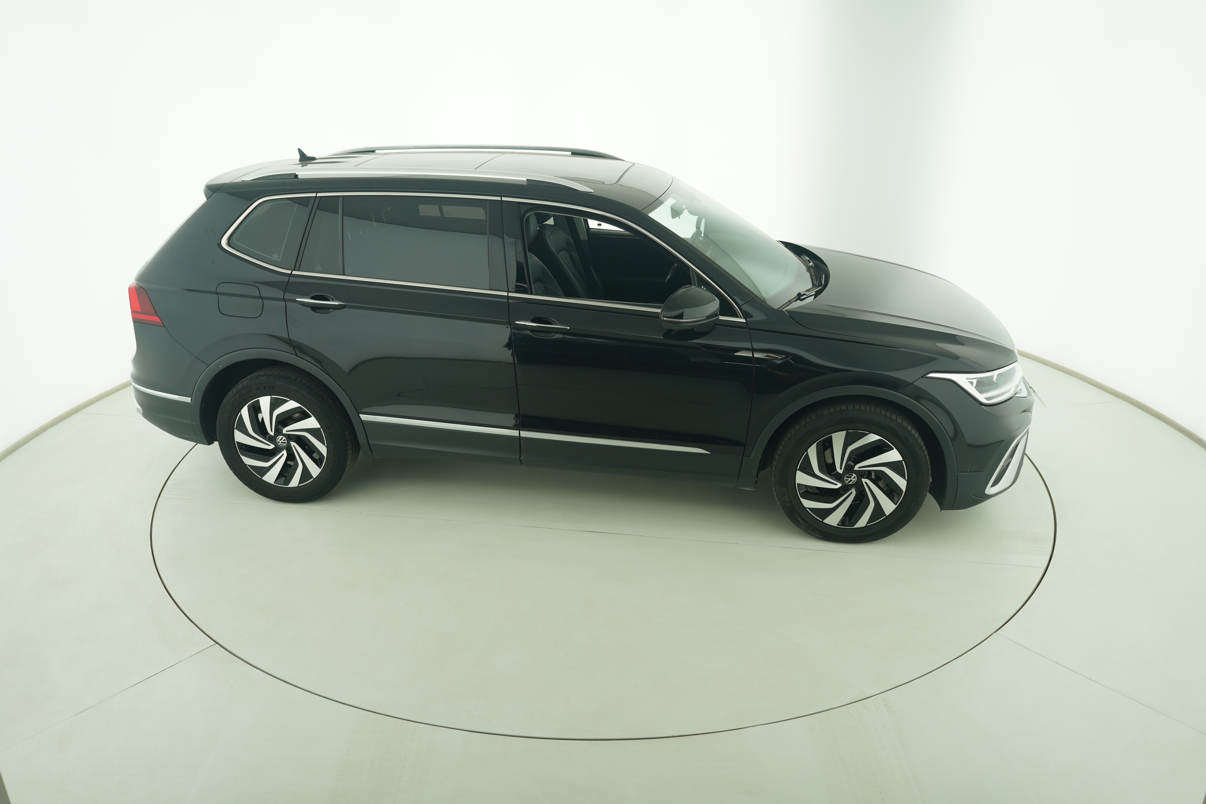 Volkswagen Tiguan L 2021 — фото 8